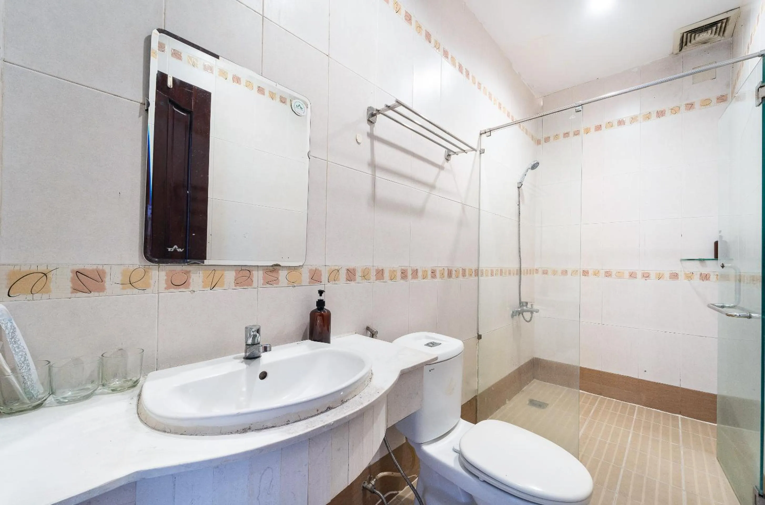 Bathroom in Dancenter Near Hanh Hospital Formerly Lan Rung