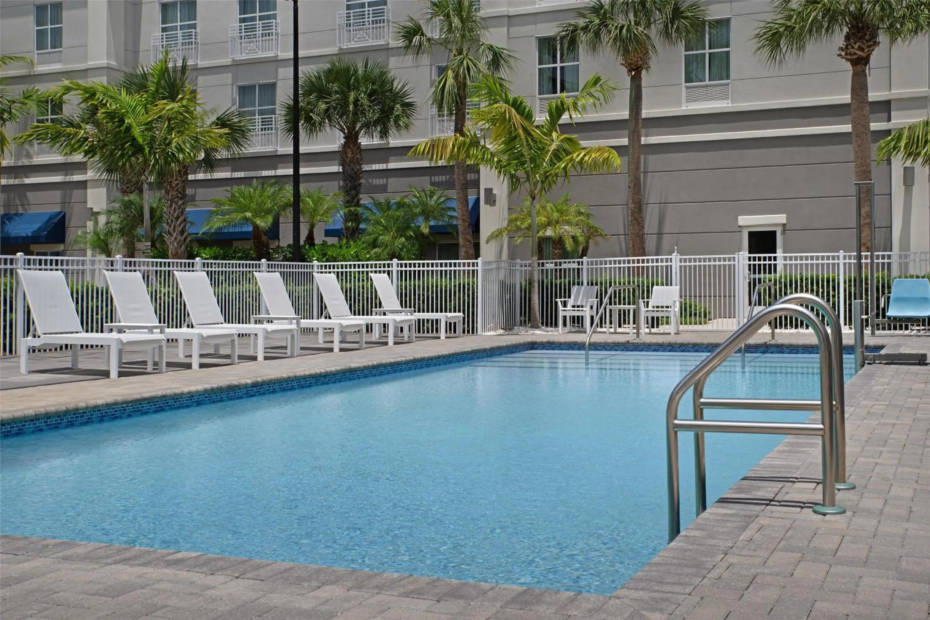 Pool view in Hampton Inn and Suites by Hilton Vero Beach-Downtown