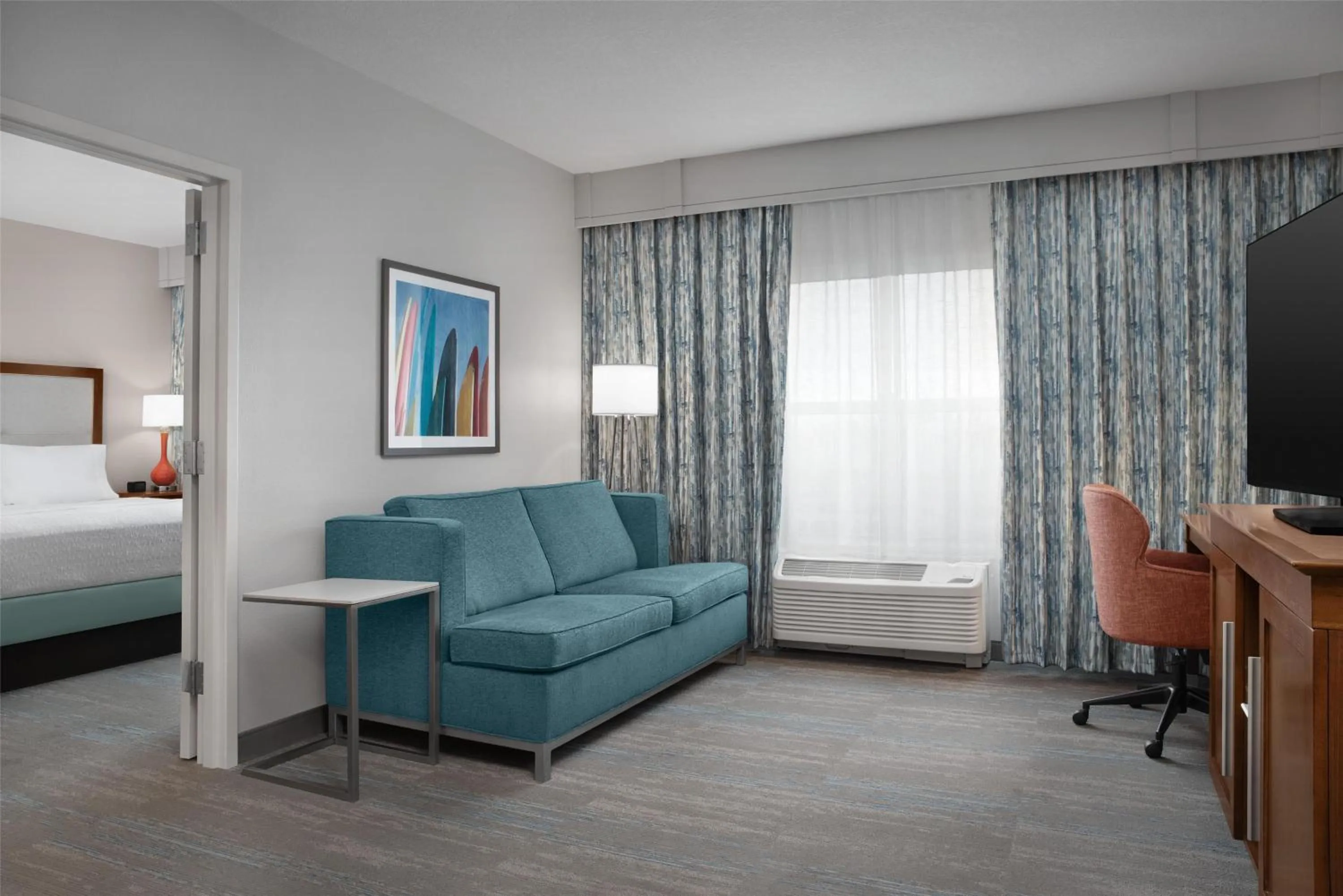 Living room, Bed in Hampton Inn and Suites by Hilton Vero Beach-Downtown