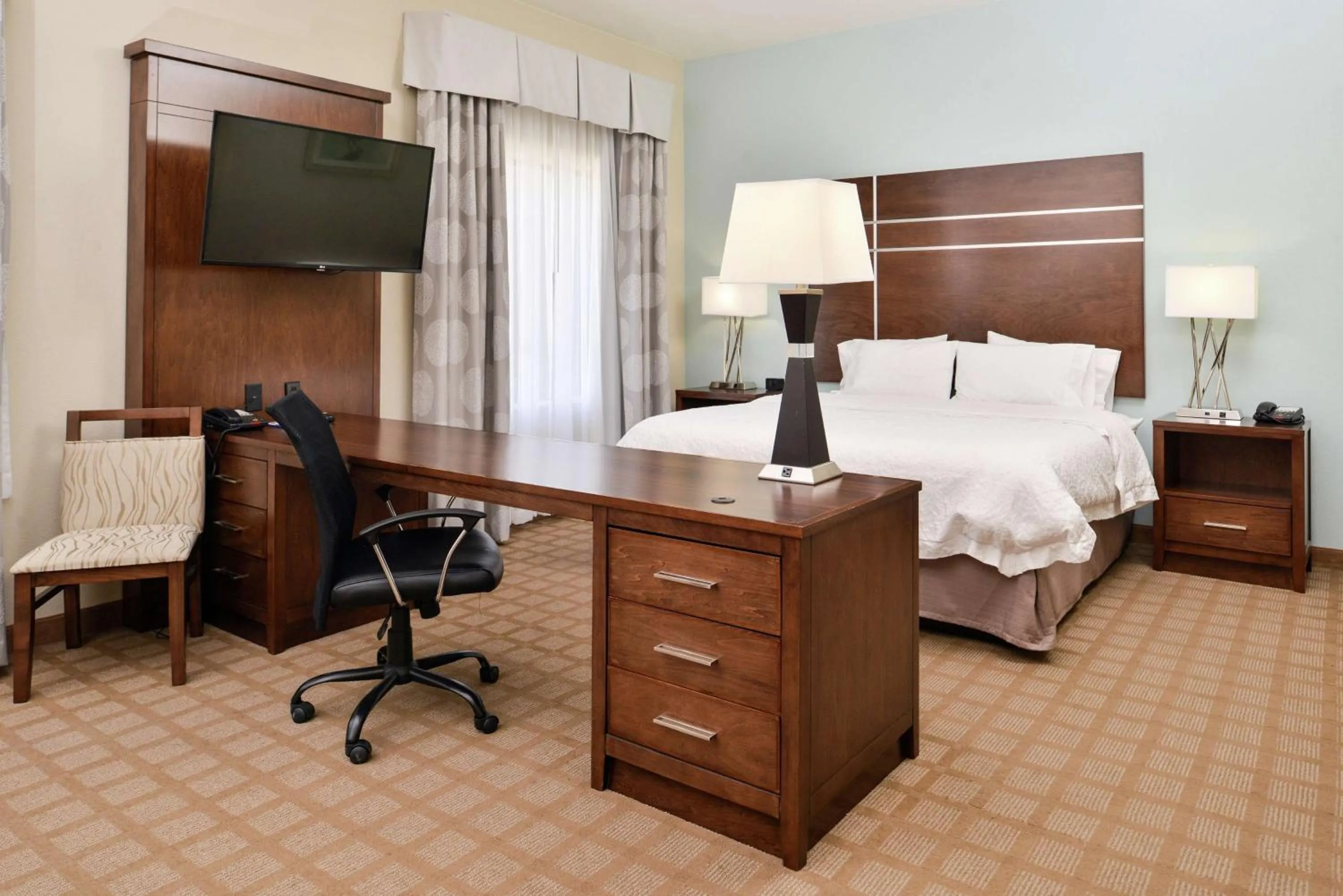 Bedroom, Bed in Hampton Inn and Suites Hutto
