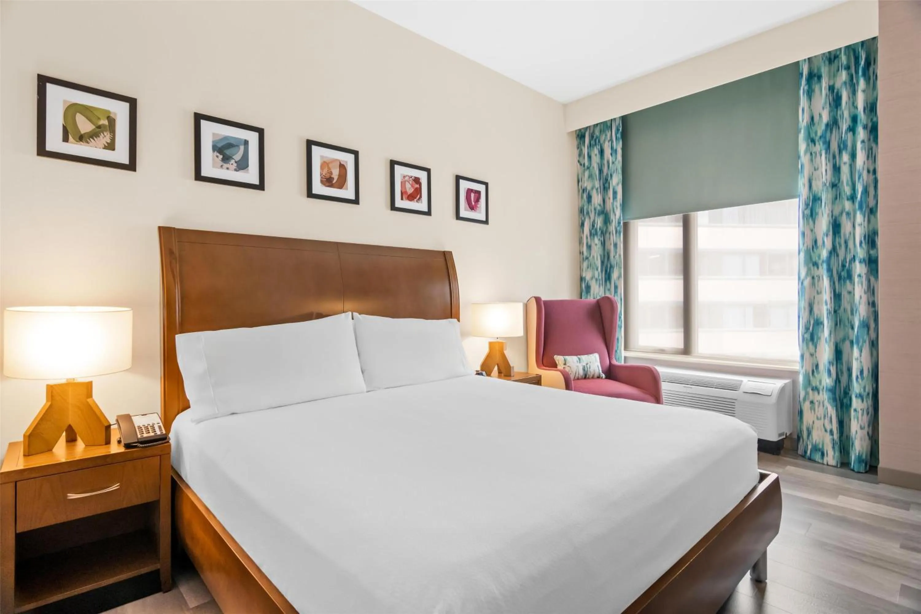 Bed in Hilton Garden Inn Chicago Downtown Riverwalk