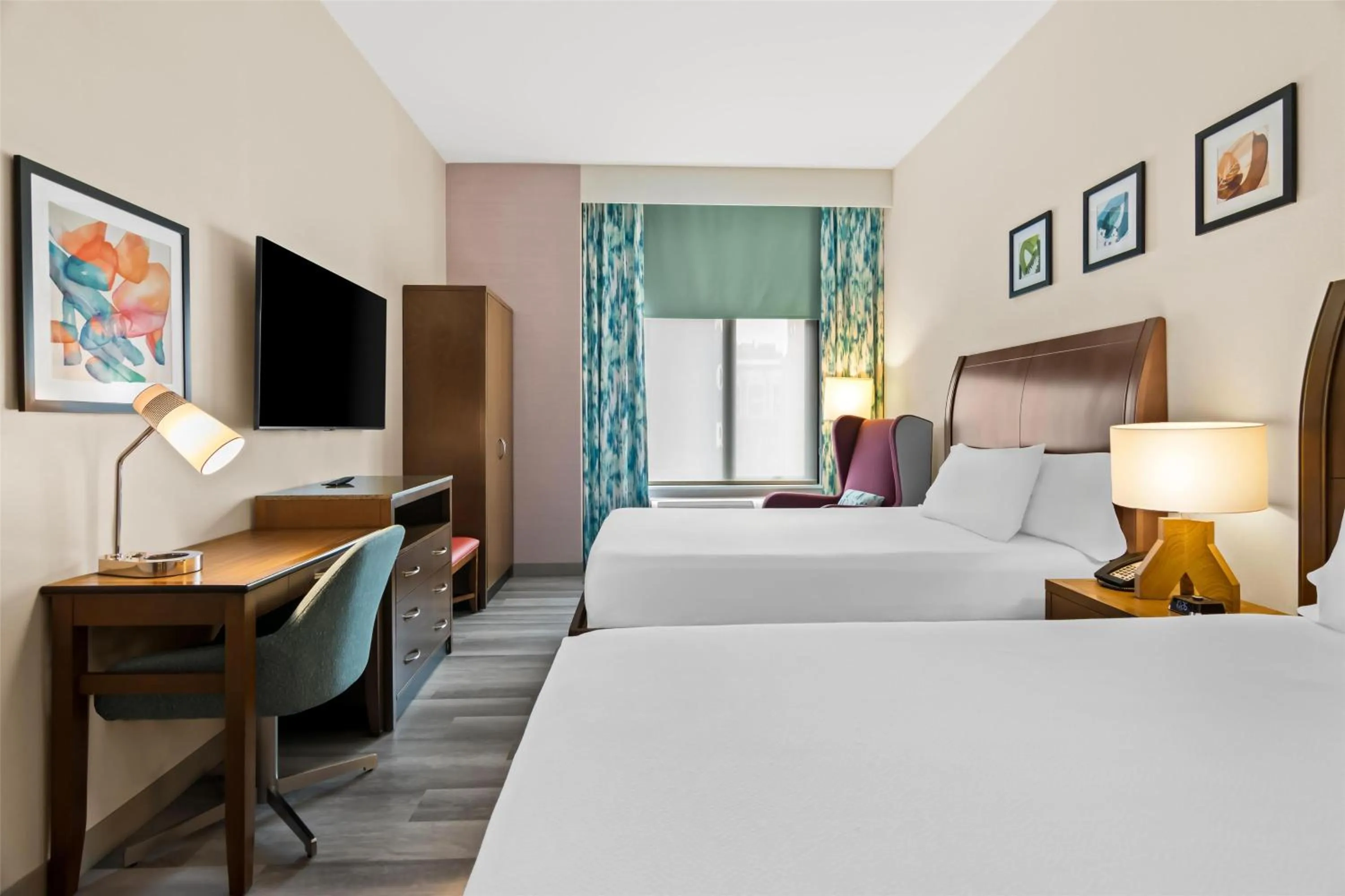 Bedroom, Bed in Hilton Garden Inn Chicago Downtown Riverwalk