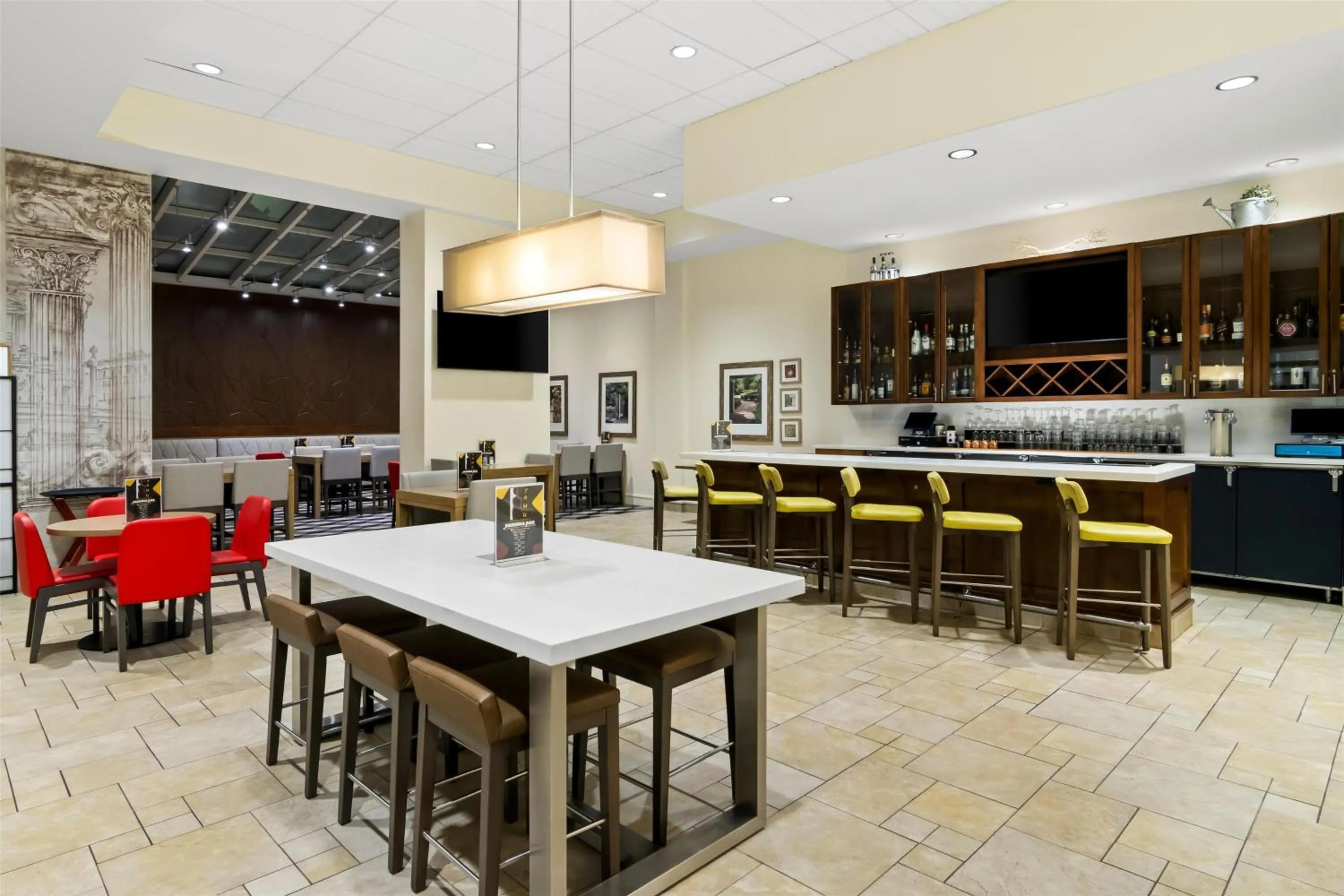 Lounge or bar in Hilton Garden Inn Chicago Downtown Riverwalk