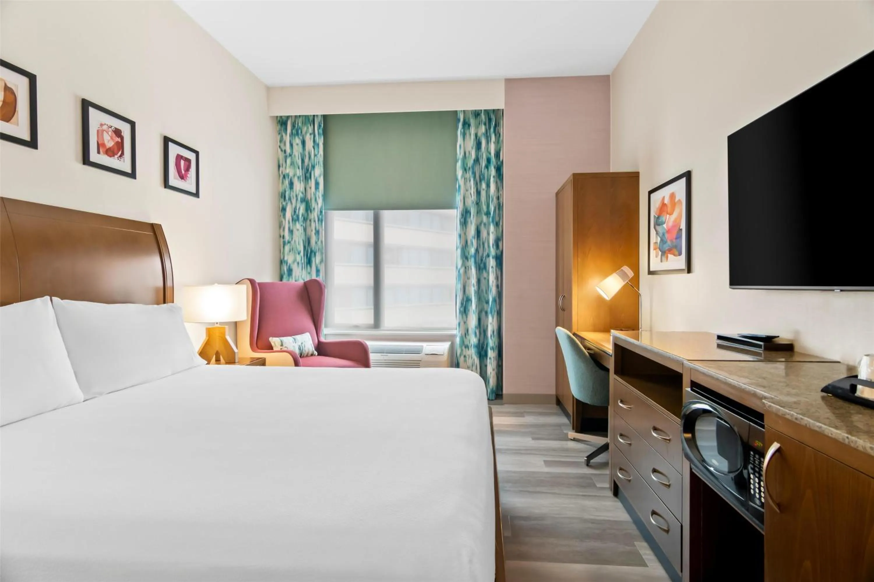 Bedroom, Bed in Hilton Garden Inn Chicago Downtown Riverwalk