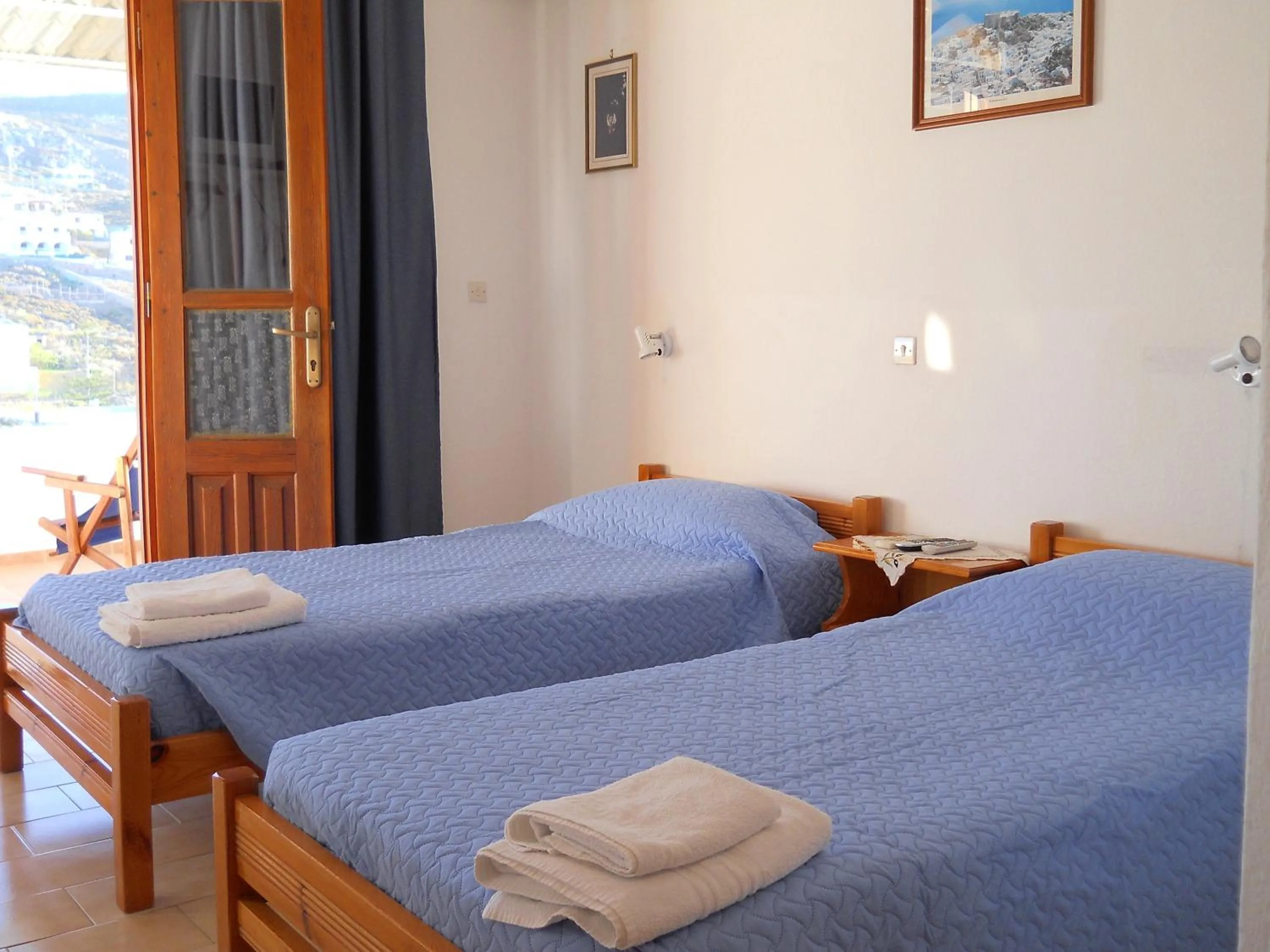 Bed in Yvonni Studios