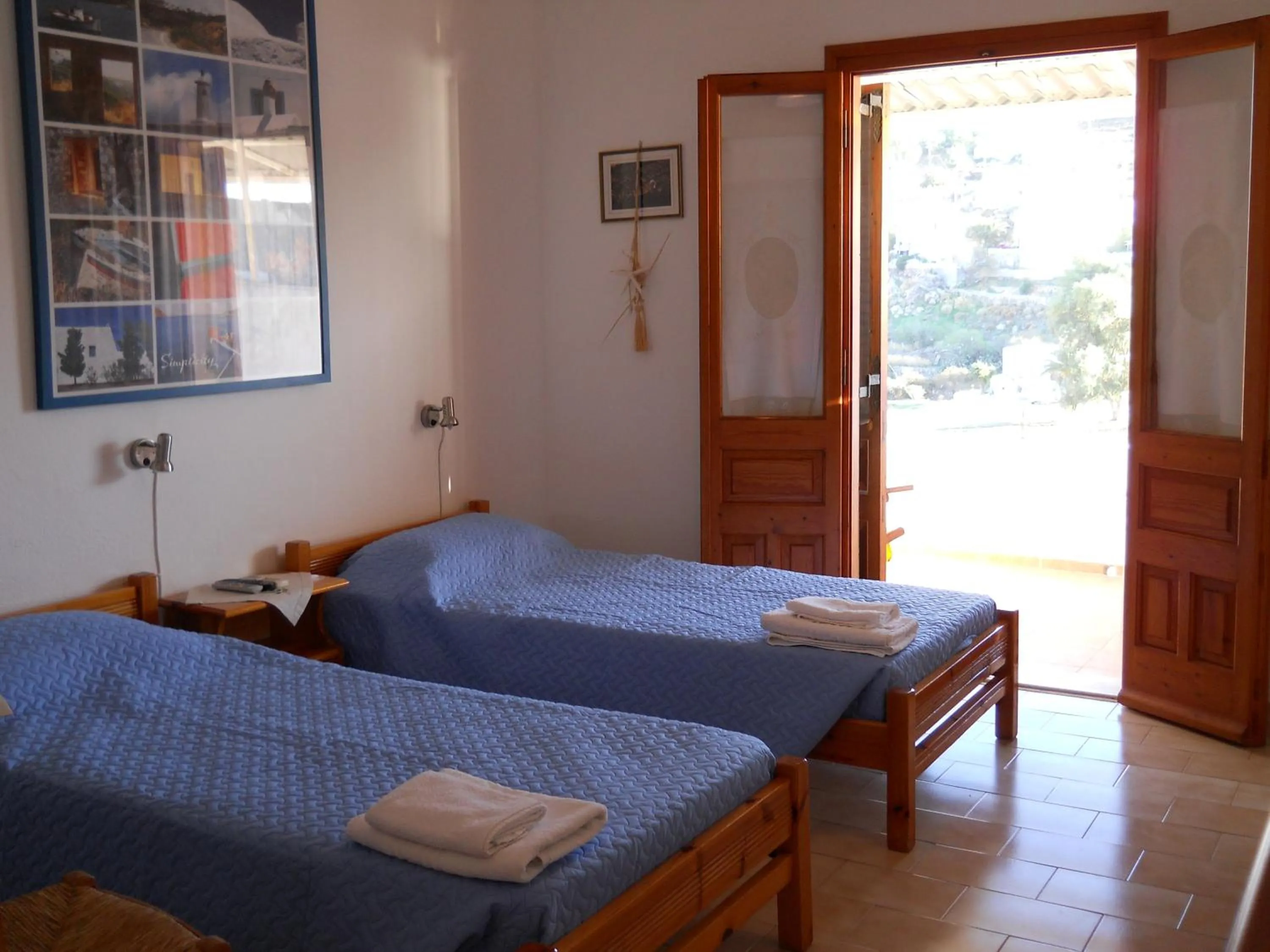 Bed in Yvonni Studios