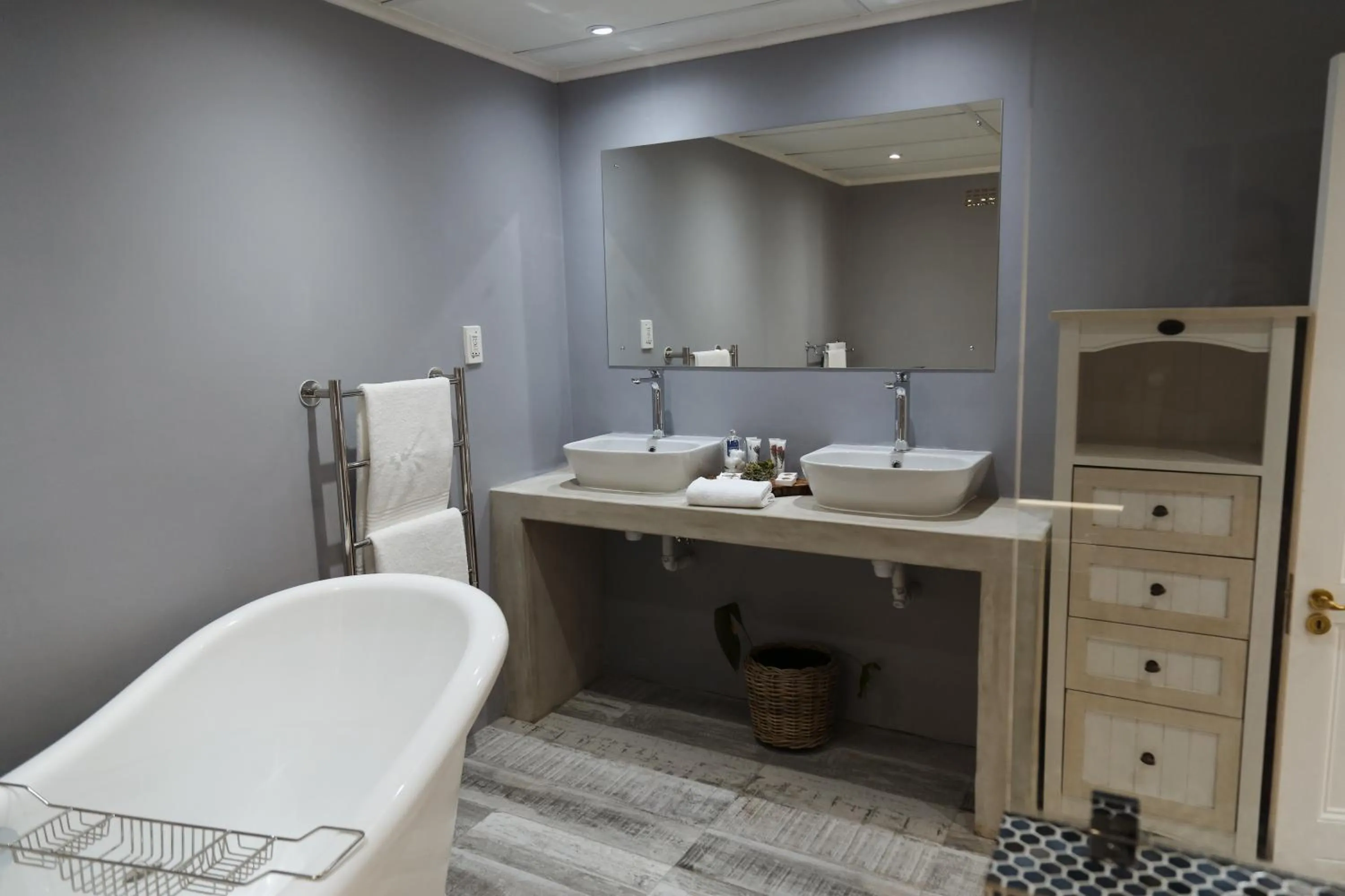 Bathroom in Le Pommier Wine Estate