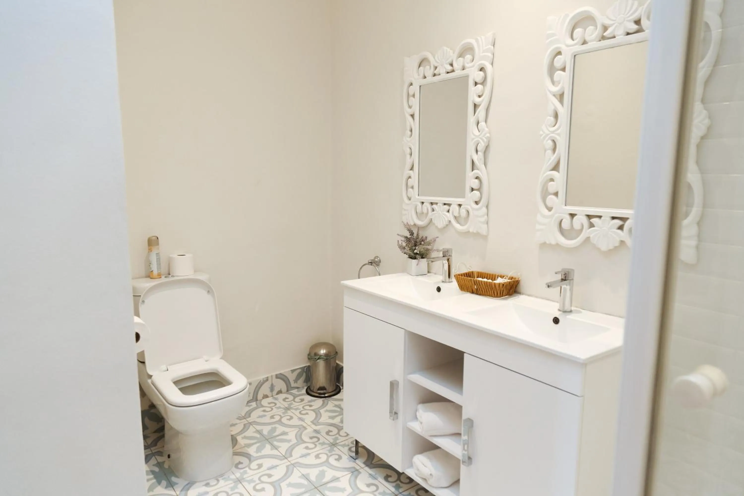 Shower in Le Pommier Wine Estate