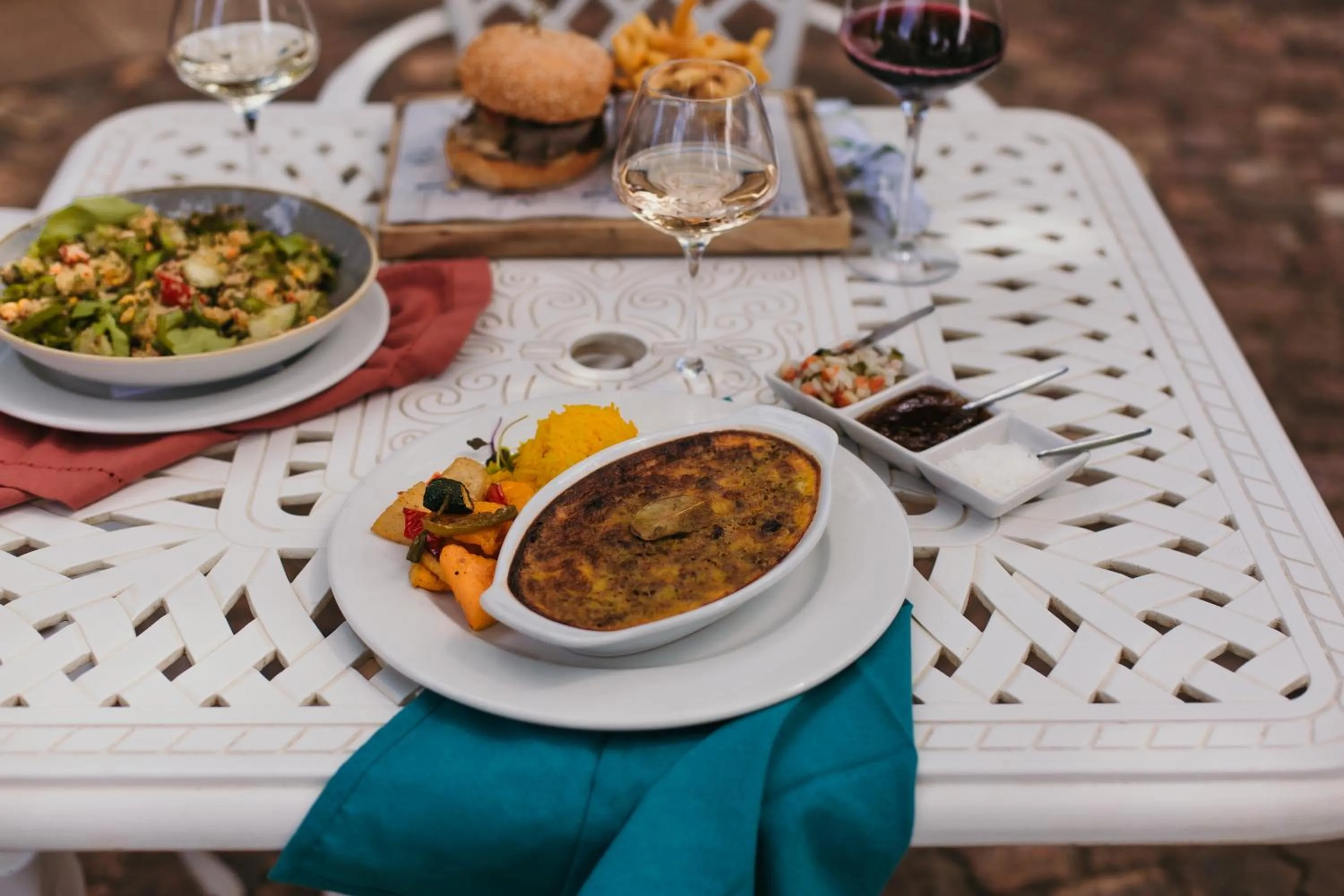 Restaurant/places to eat in Le Pommier Wine Estate