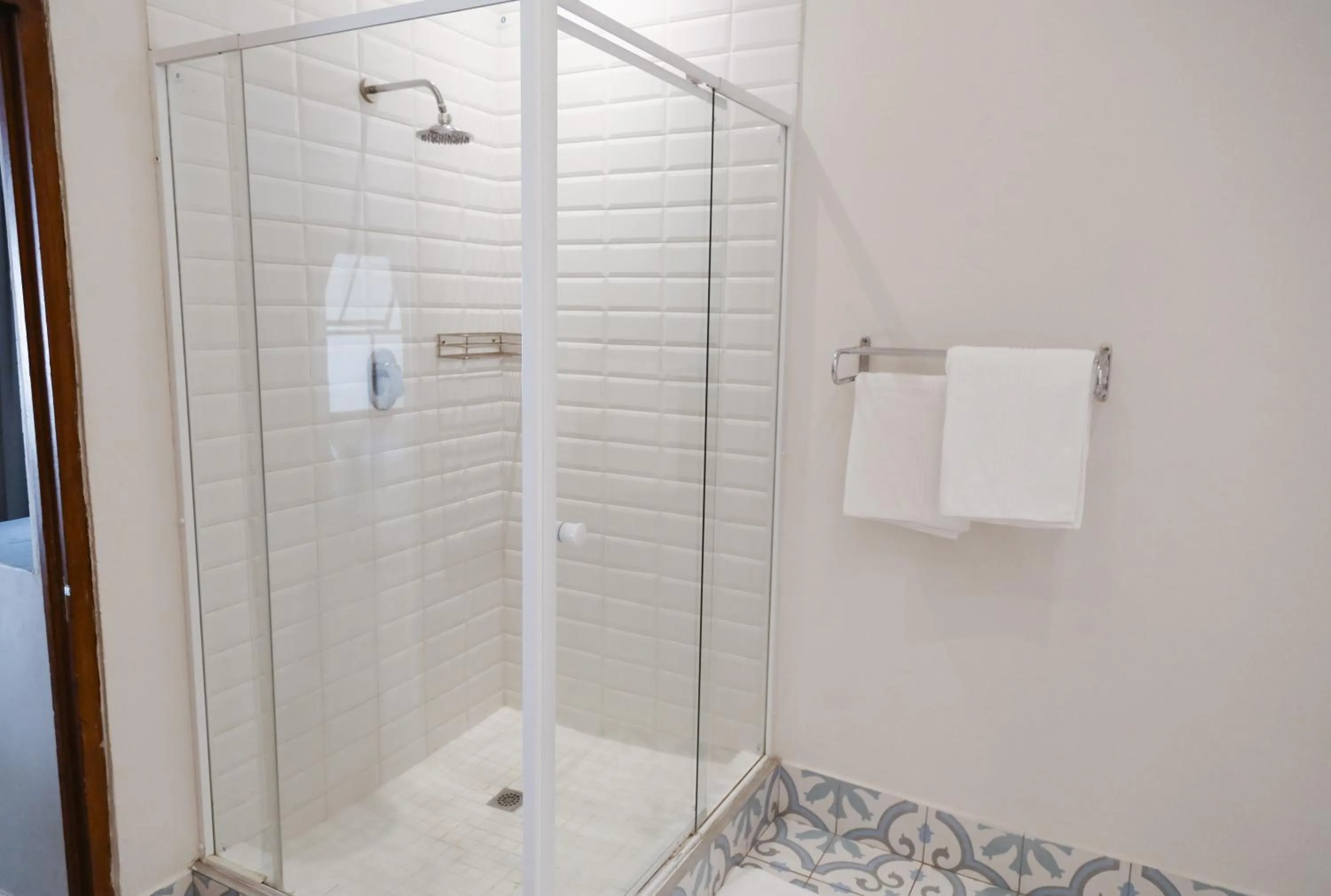 Shower in Le Pommier Wine Estate