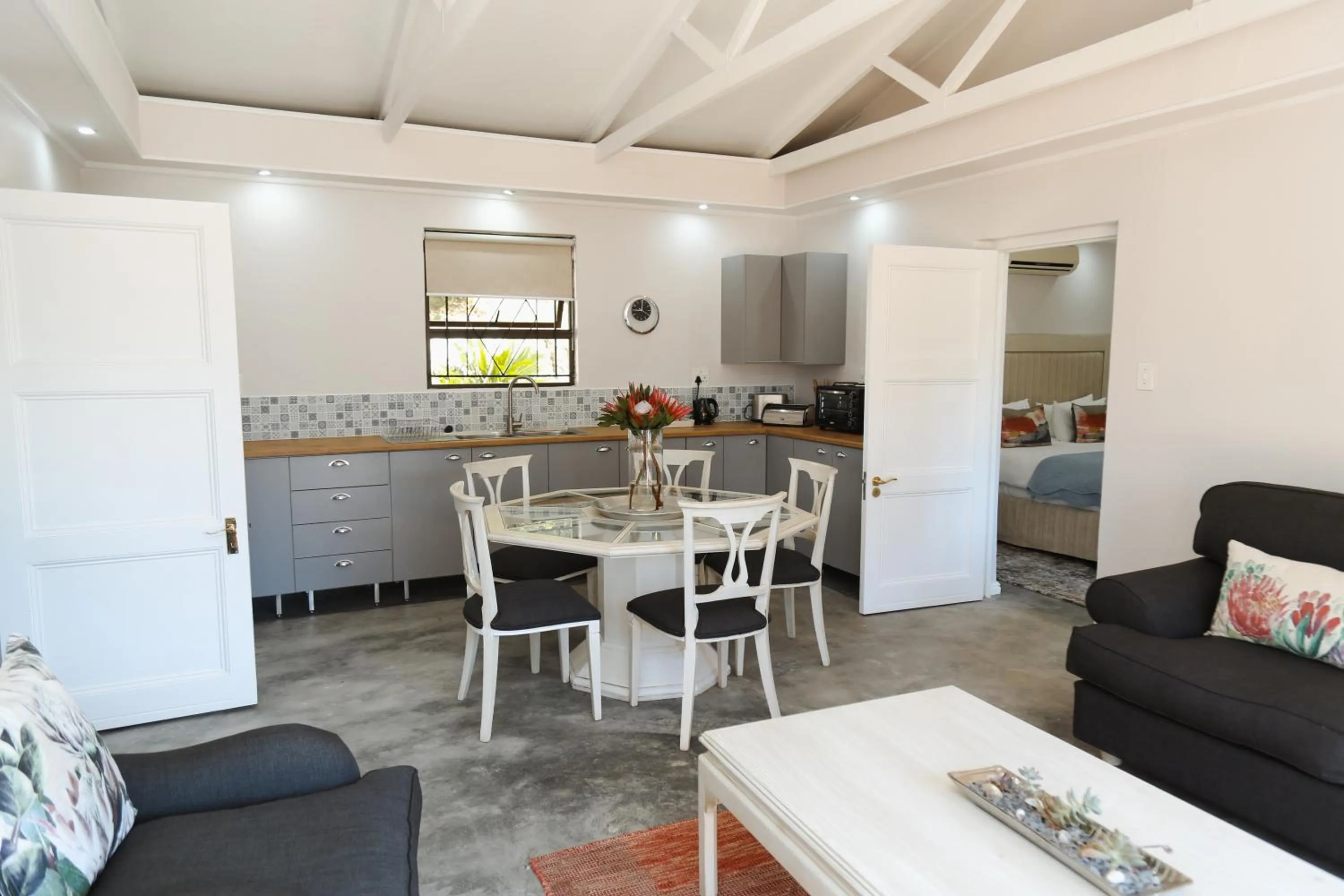 Kitchen or kitchenette in Le Pommier Wine Estate