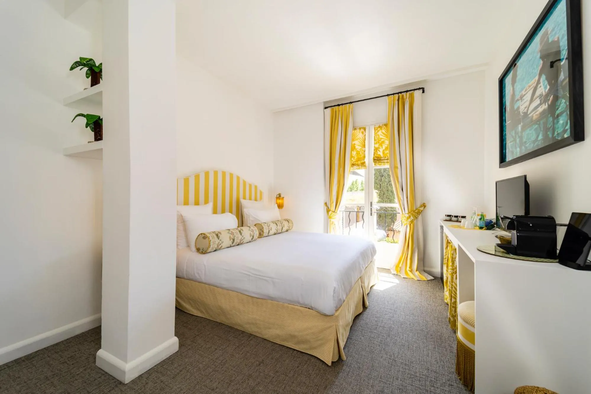 Photo of the whole room, Bed in Hôtel Le Y