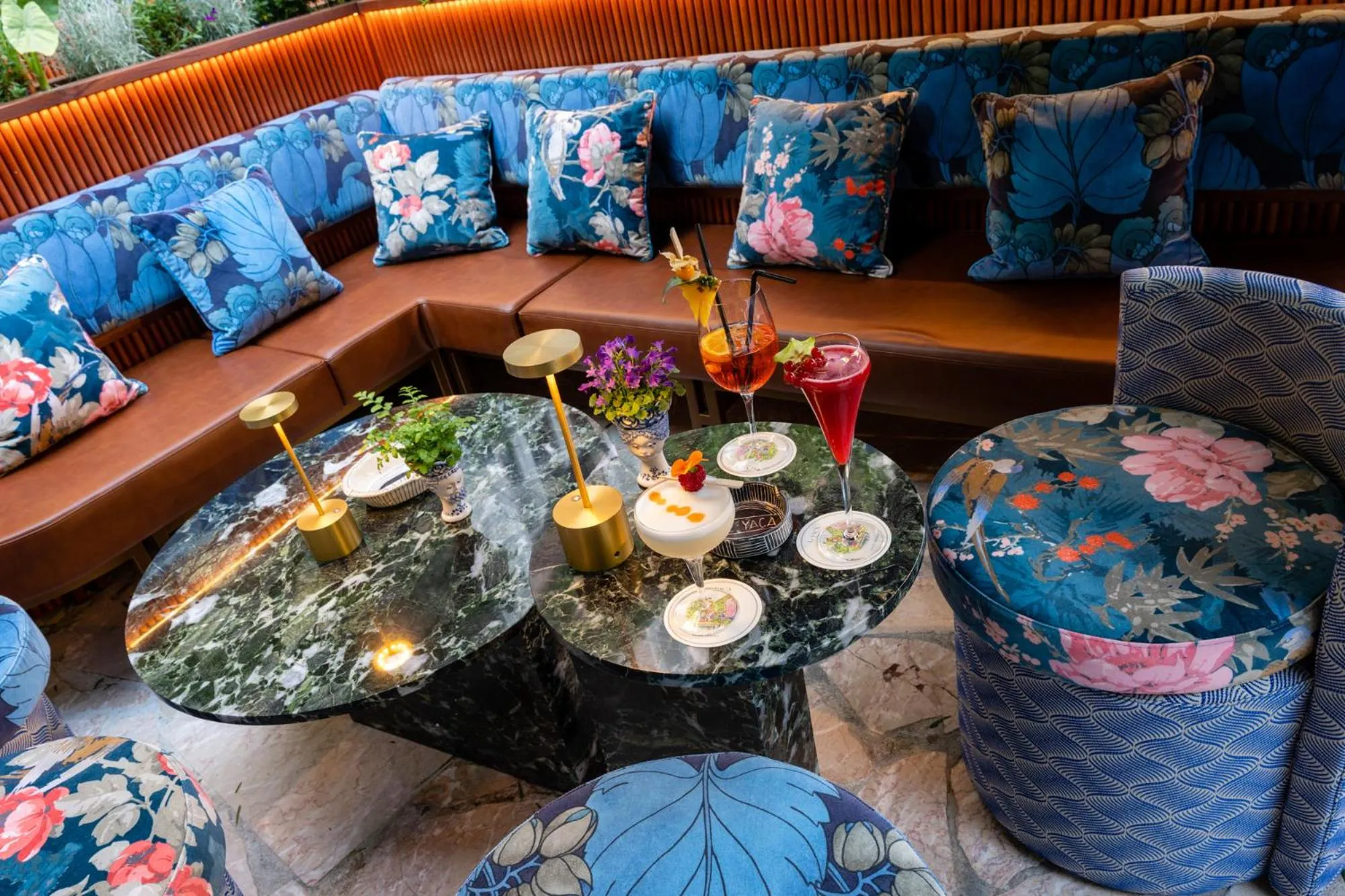 Lounge or bar in Hôtel Le Y