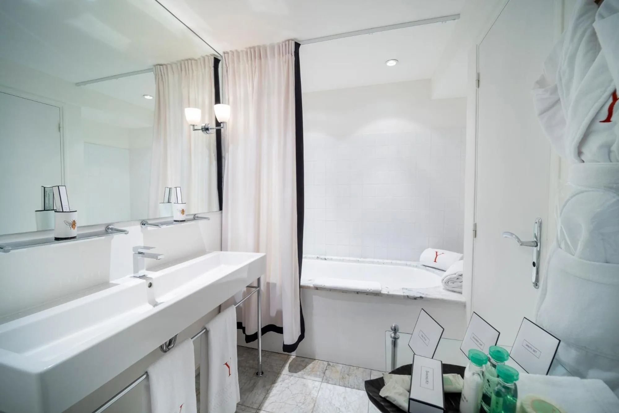 Bathroom in Hôtel Le Y