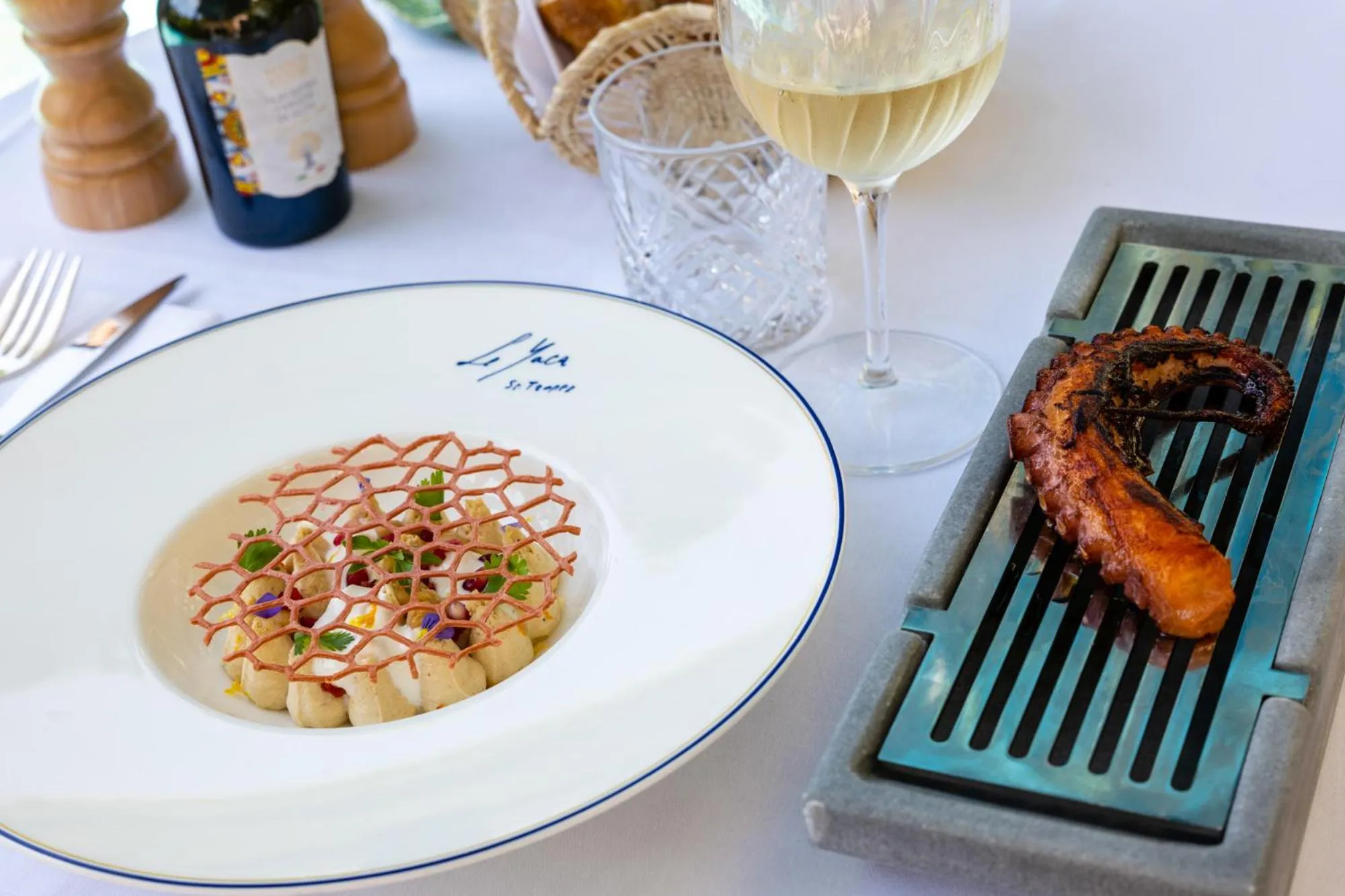 Restaurant/places to eat in Hôtel Le Y