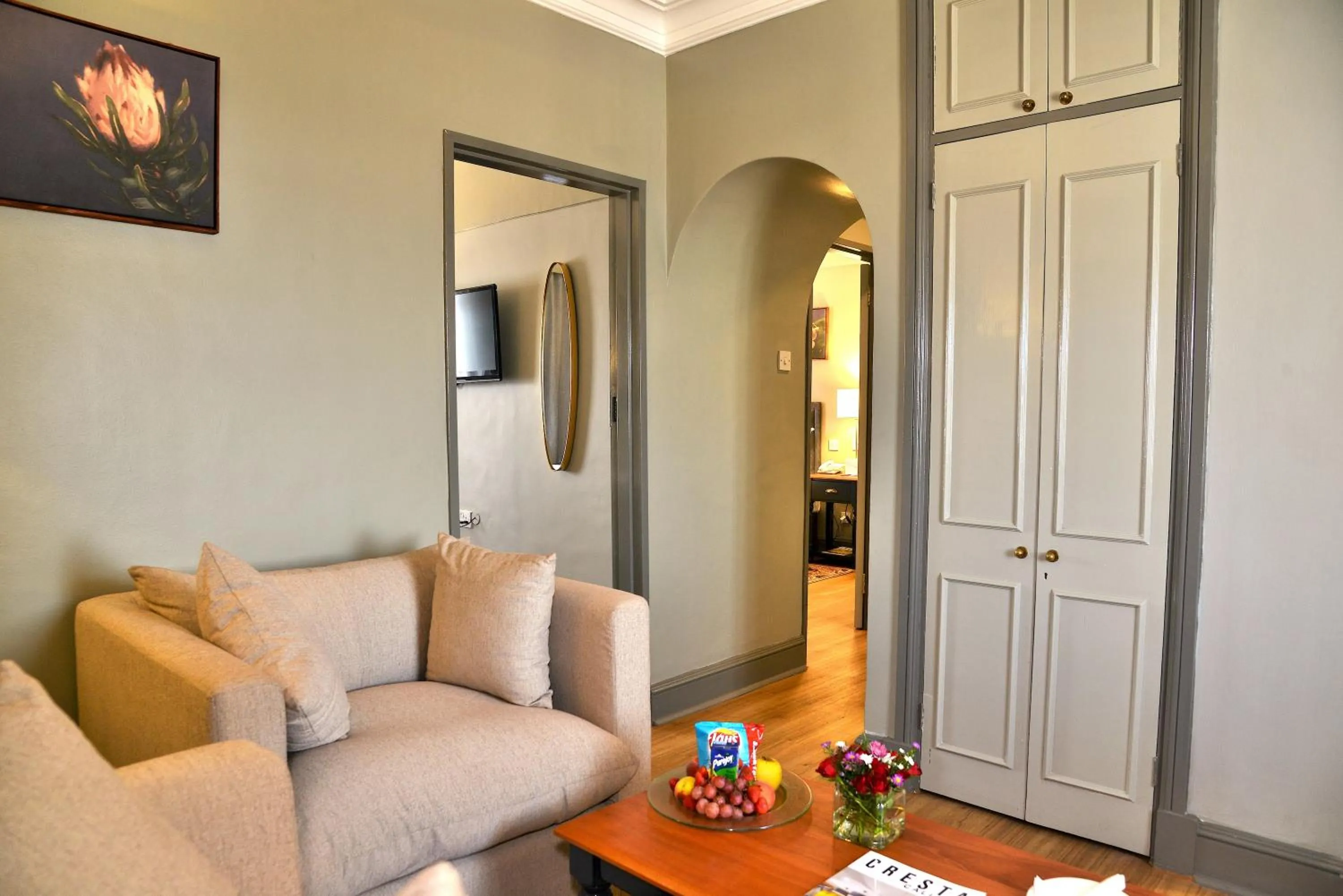 Living room in Cresta Jameson Hotel