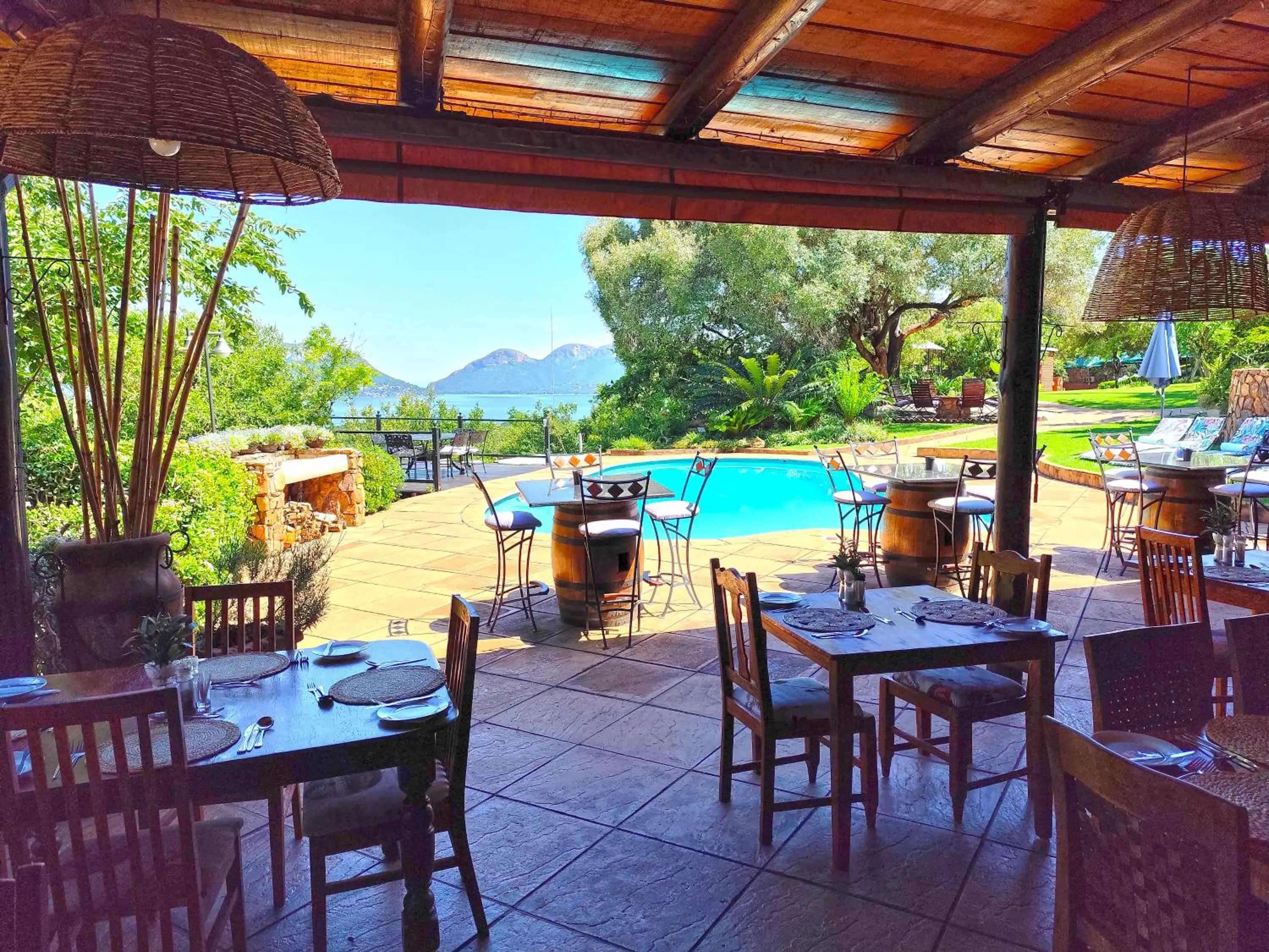 Restaurant/places to eat in La Montagne Guest Lodge