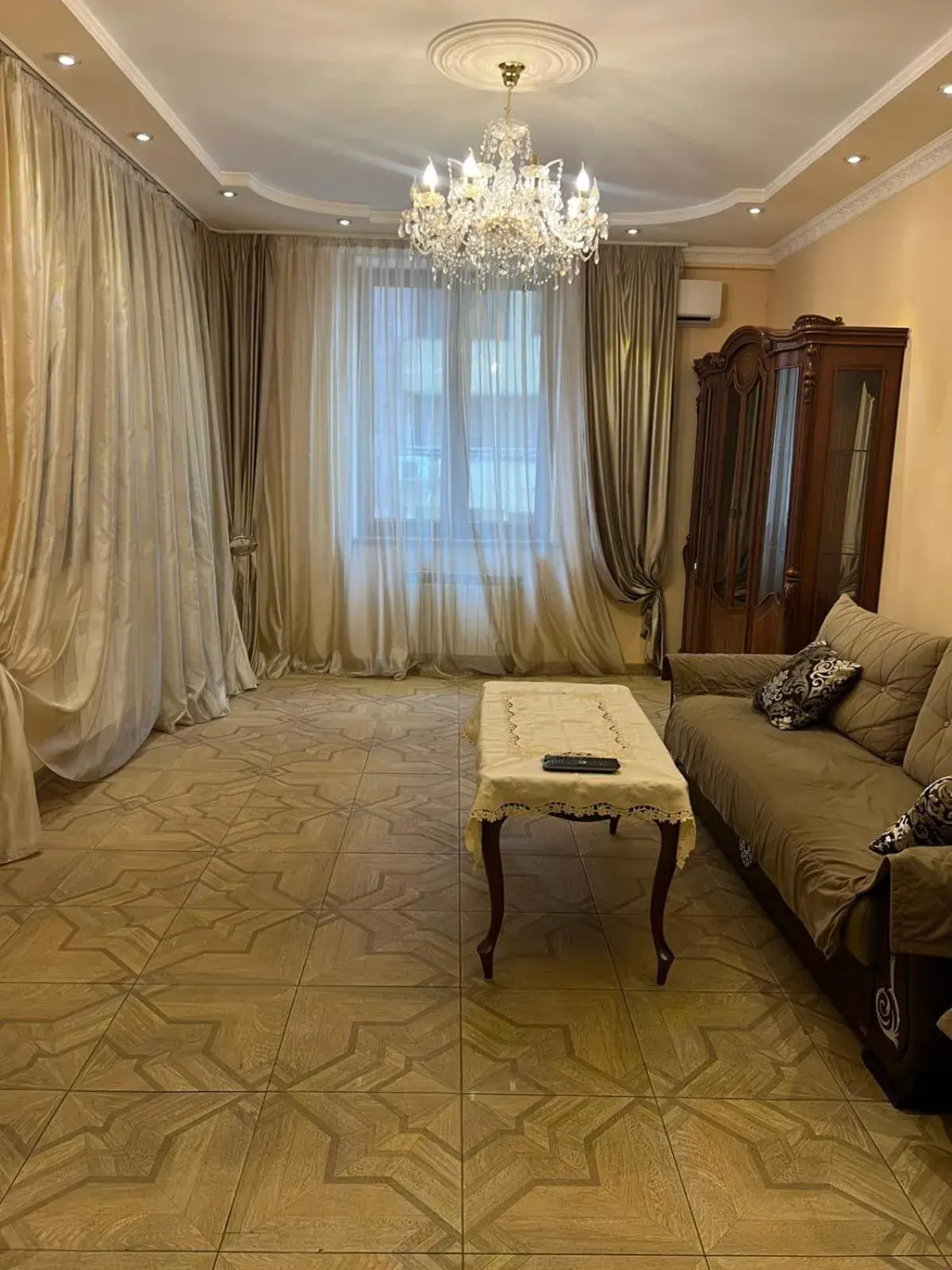 Three-Bedroom Apartment with Balcony in Rent Inn Yerevan on Arami Street Three-Bedroom Apartment with Balcony in Rent Inn Yerevan on Arami Street