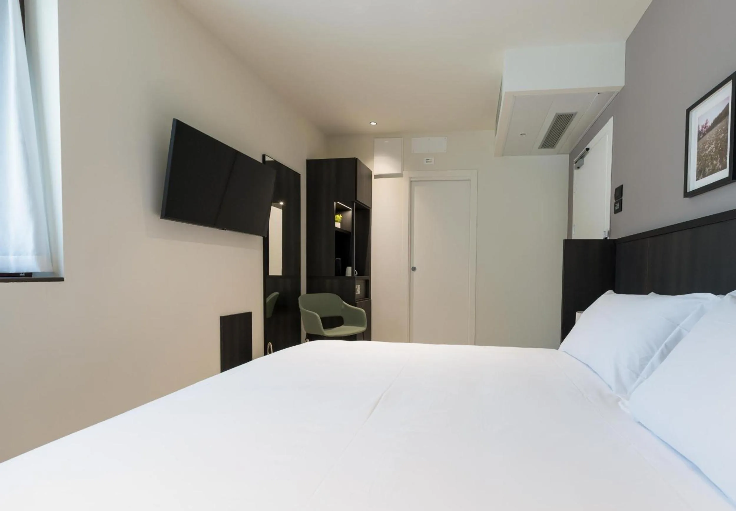 Bed in Hotel Stelvio Tirano