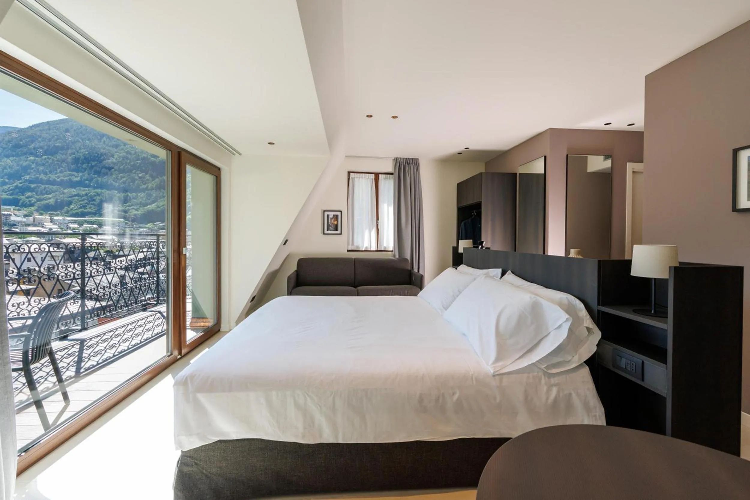 Bed in Hotel Stelvio Tirano
