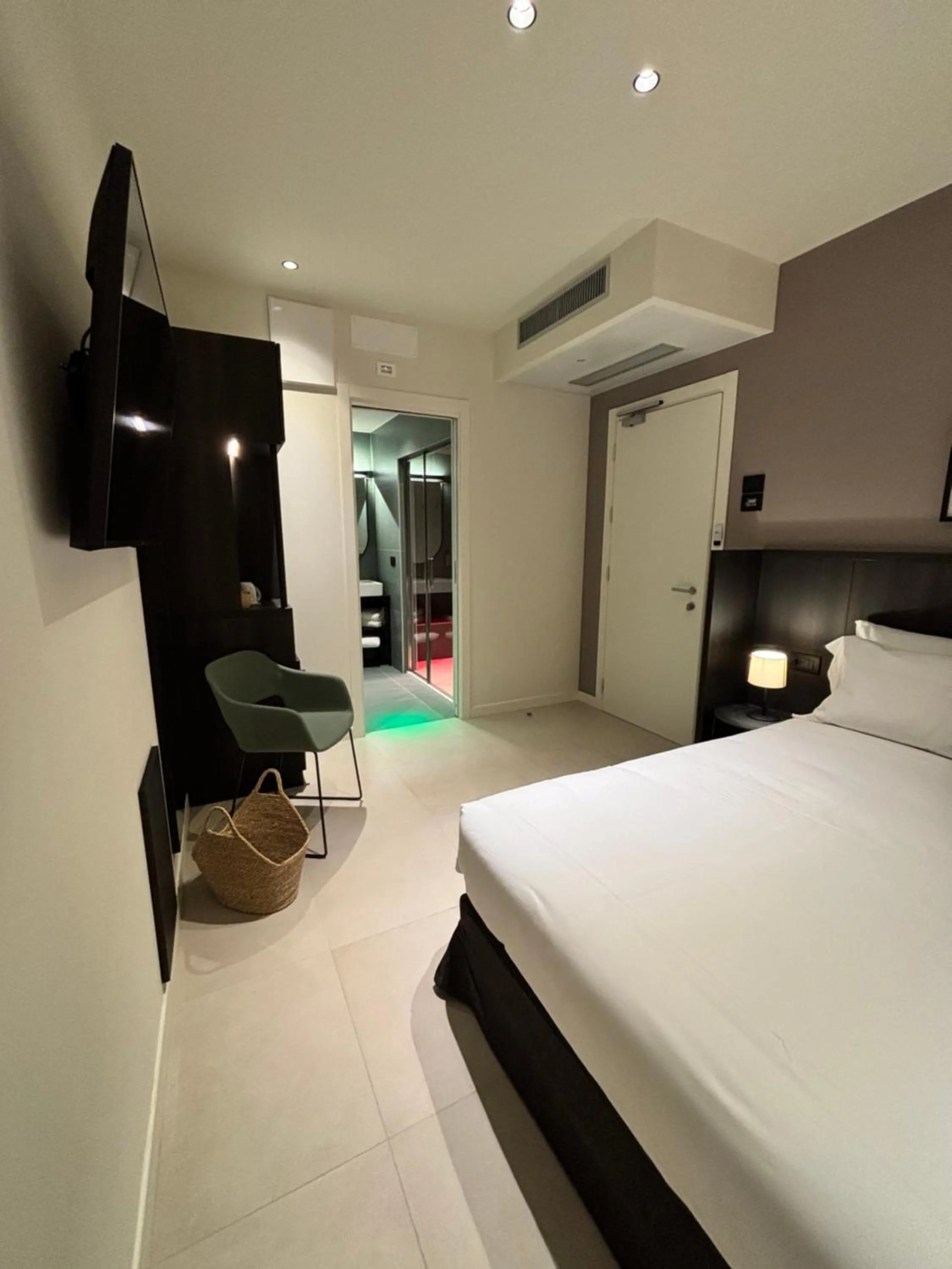 Photo of the whole room, Bed in Hotel Stelvio Tirano