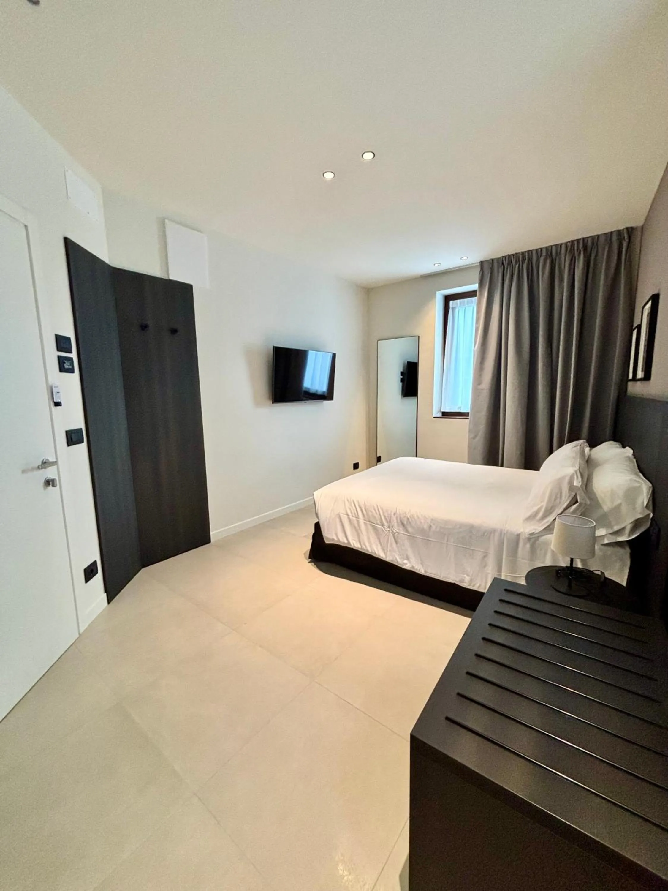 Photo of the whole room, Bed in Hotel Stelvio Tirano