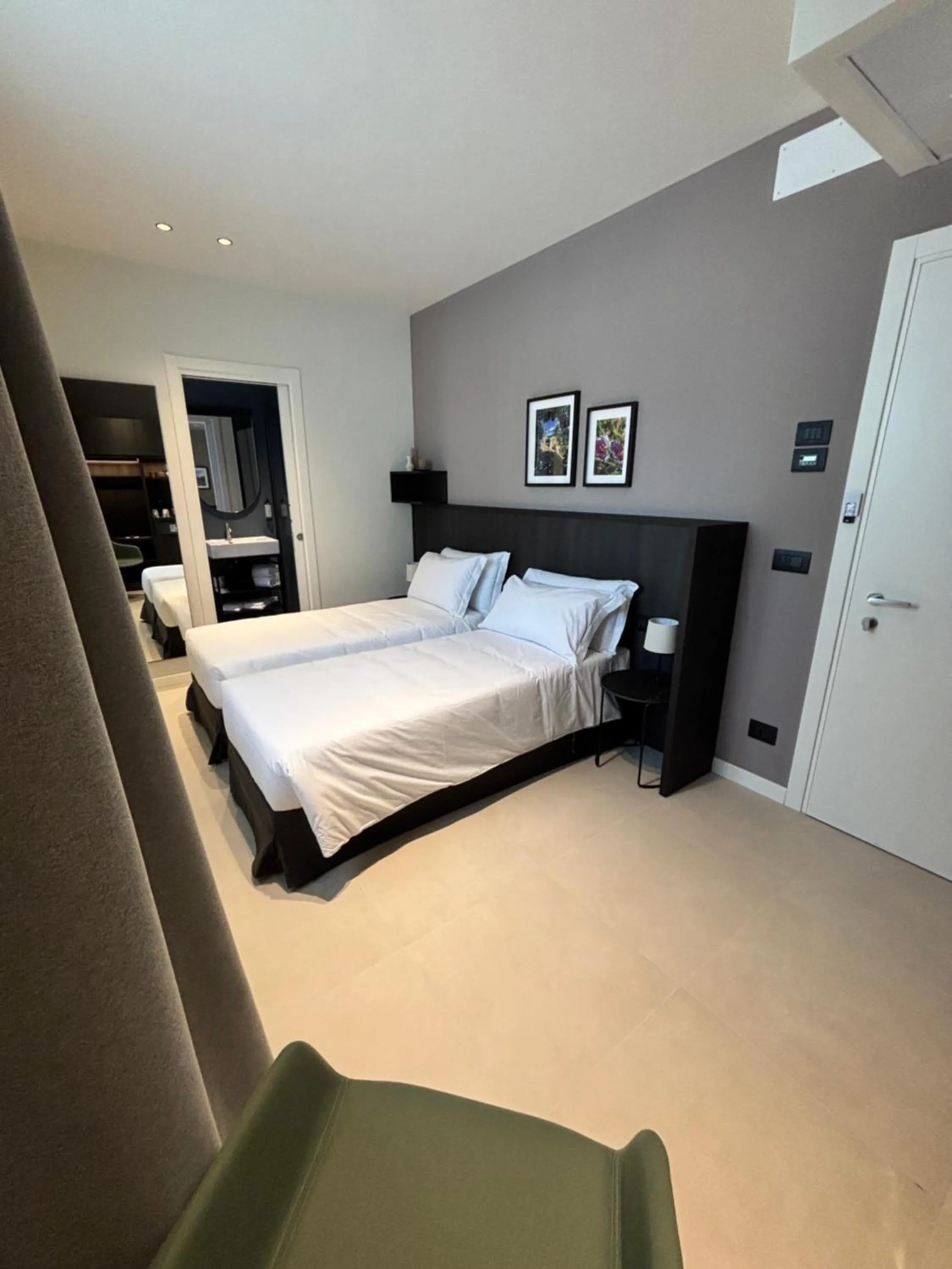 Photo of the whole room, Bed in Hotel Stelvio Tirano