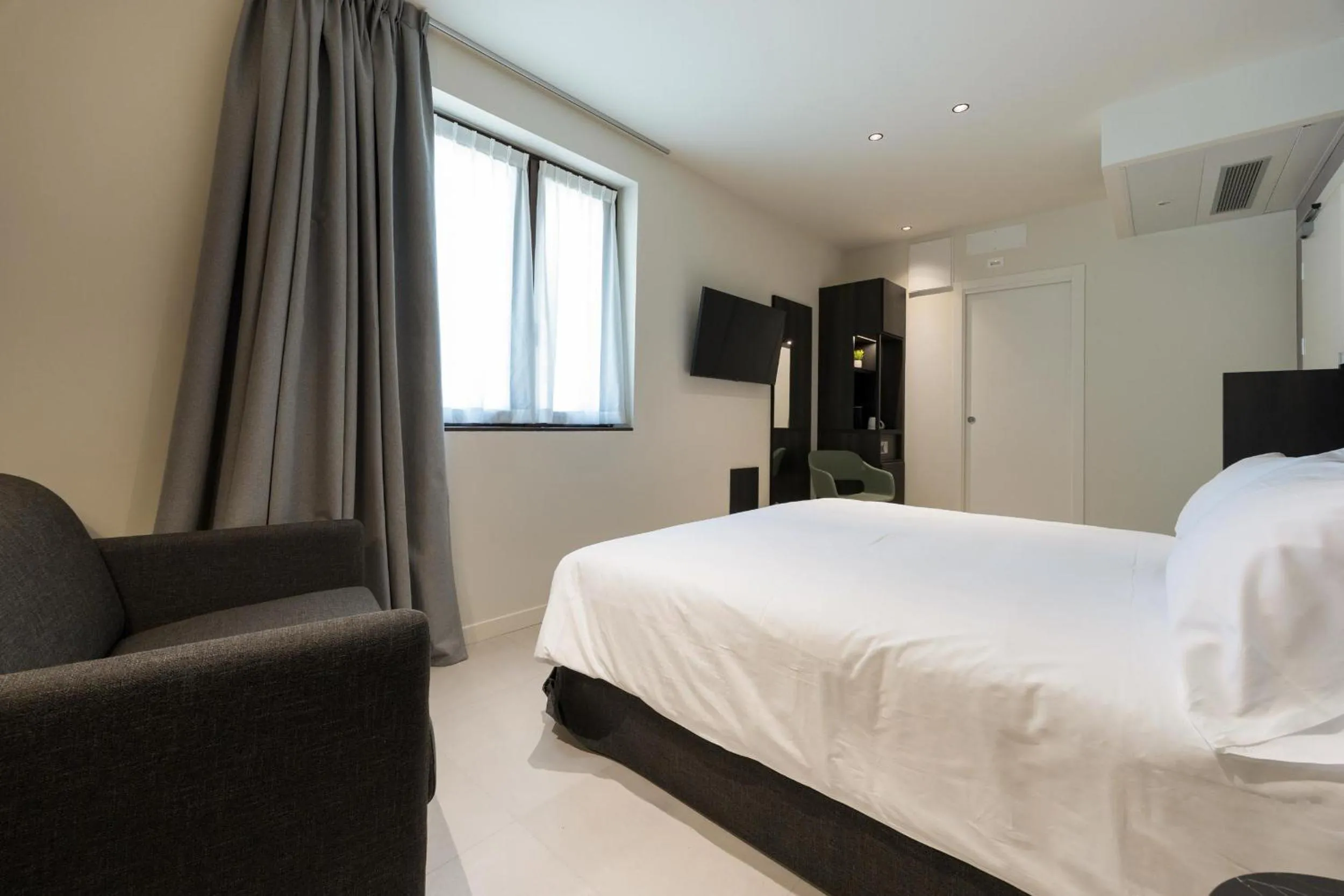 Bed in Hotel Stelvio Tirano