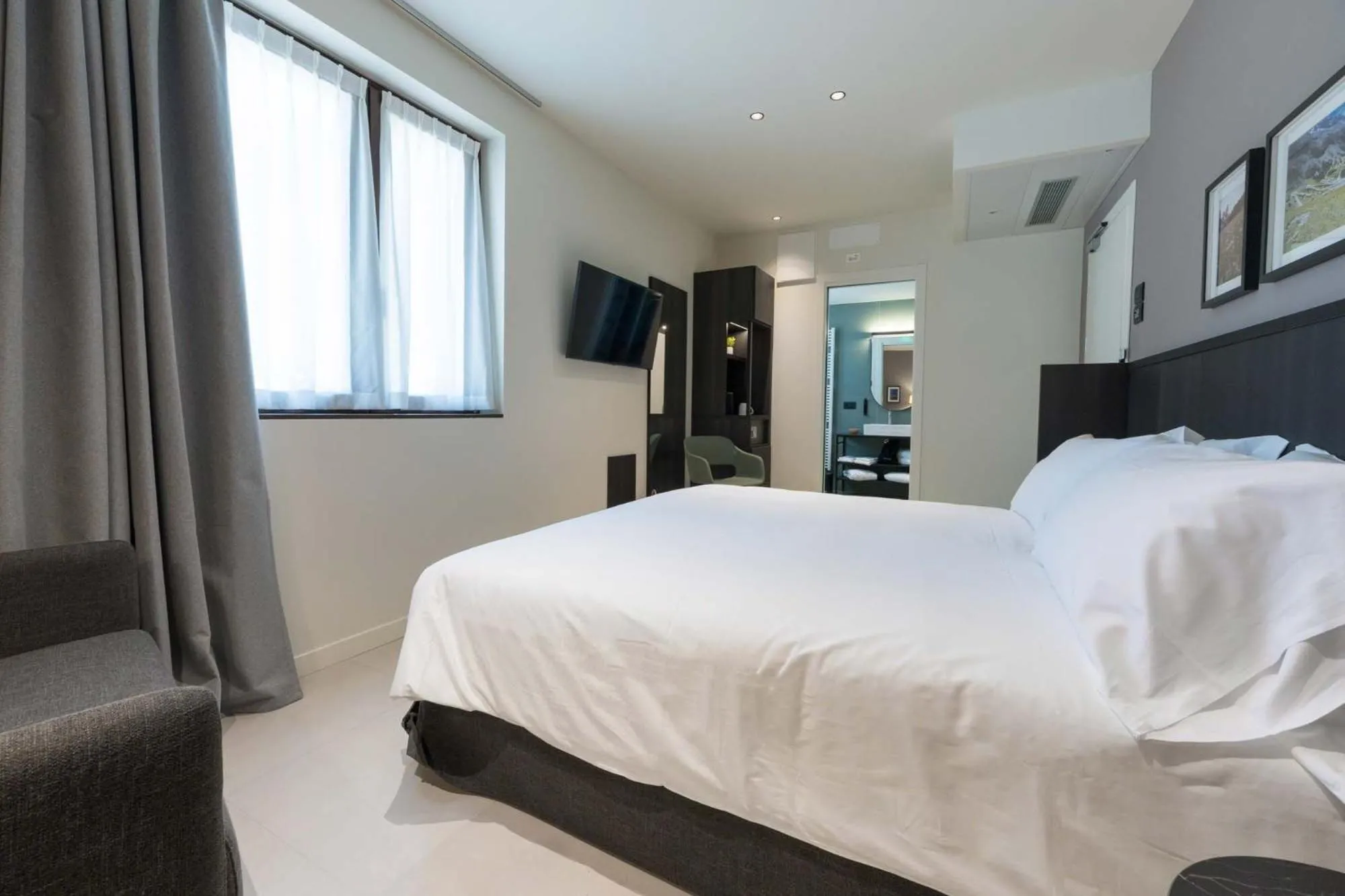 Bed in Hotel Stelvio Tirano