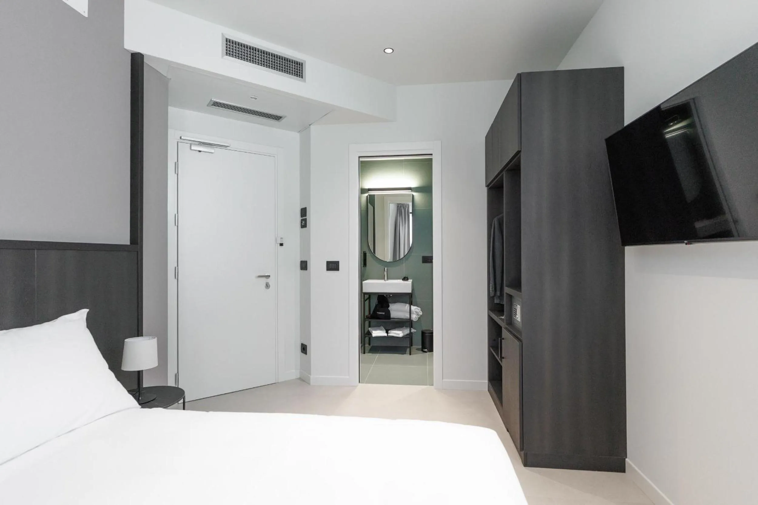 Bed in Hotel Stelvio Tirano