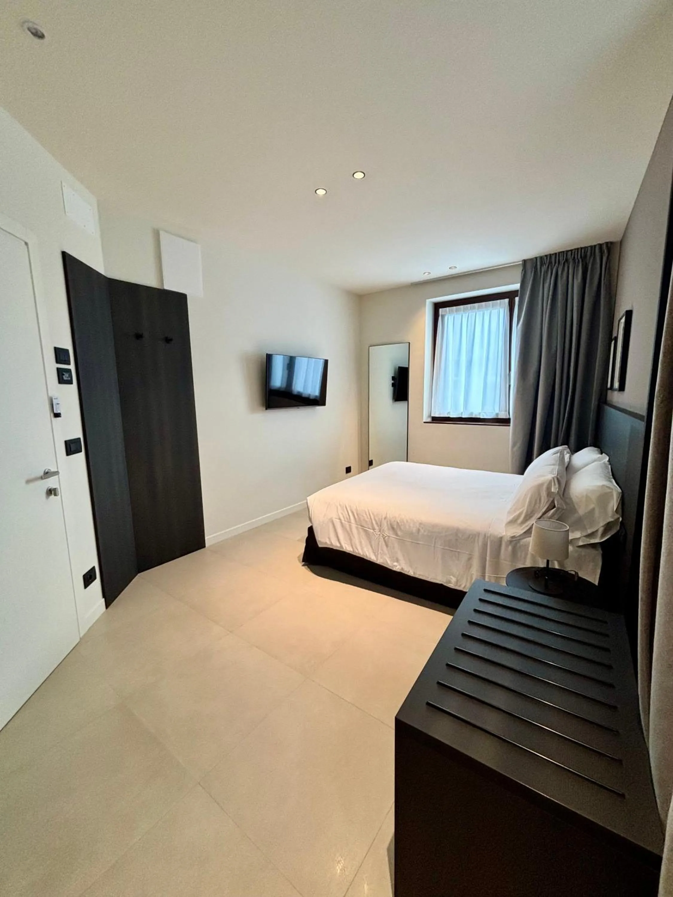Photo of the whole room, Bed in Hotel Stelvio Tirano