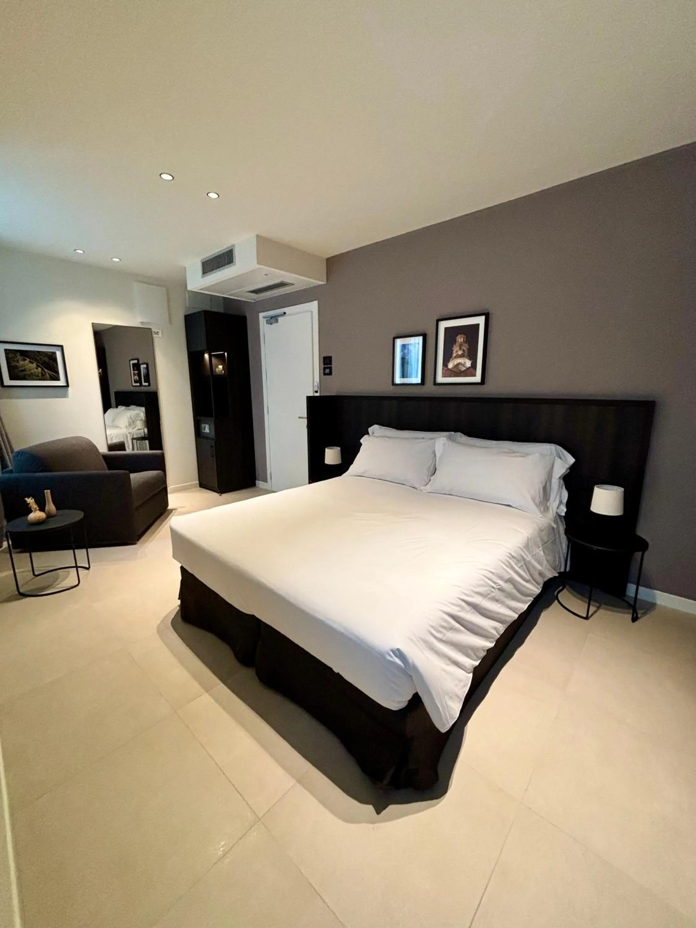 Photo of the whole room, Bed in Hotel Stelvio Tirano