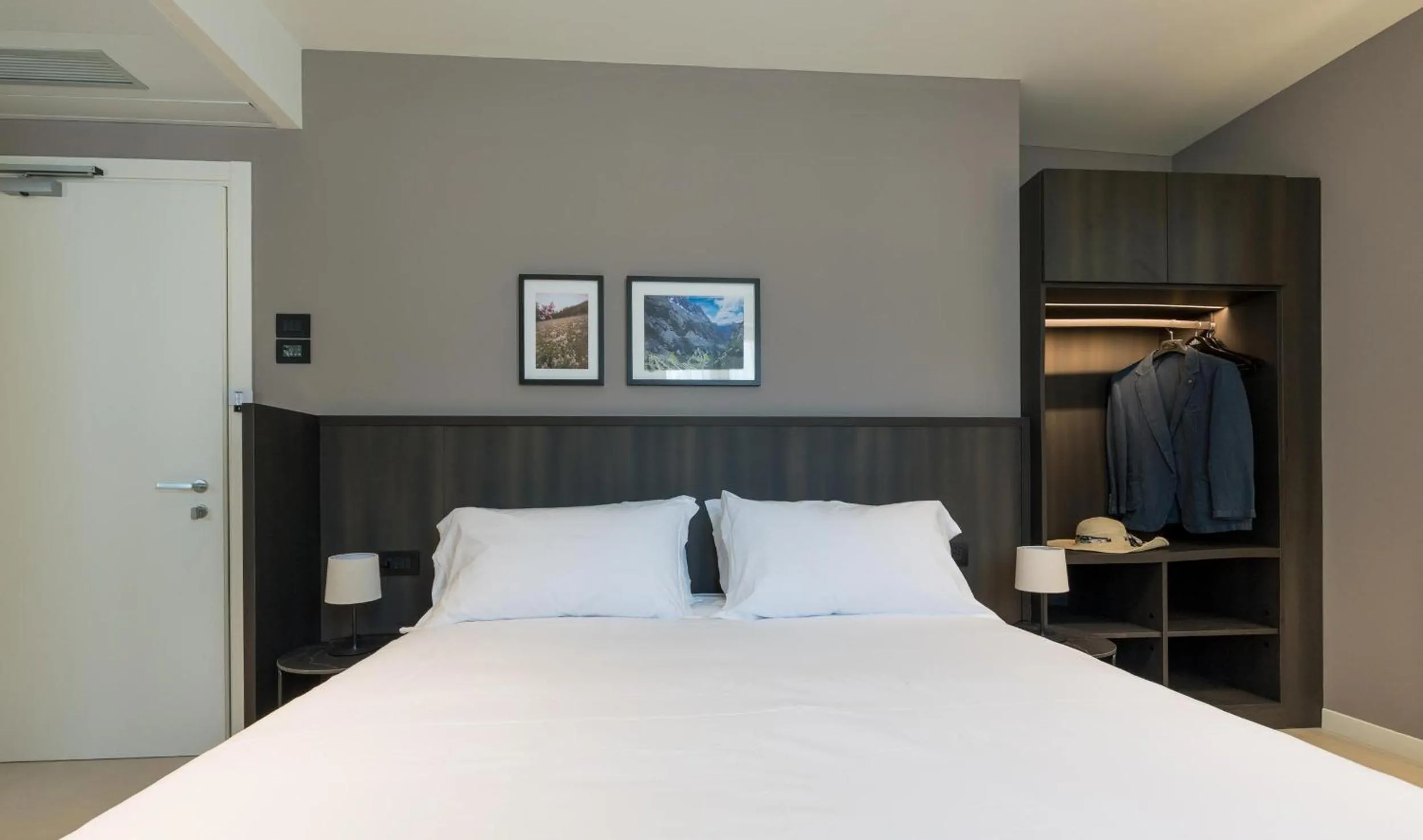 Bed in Hotel Stelvio Tirano