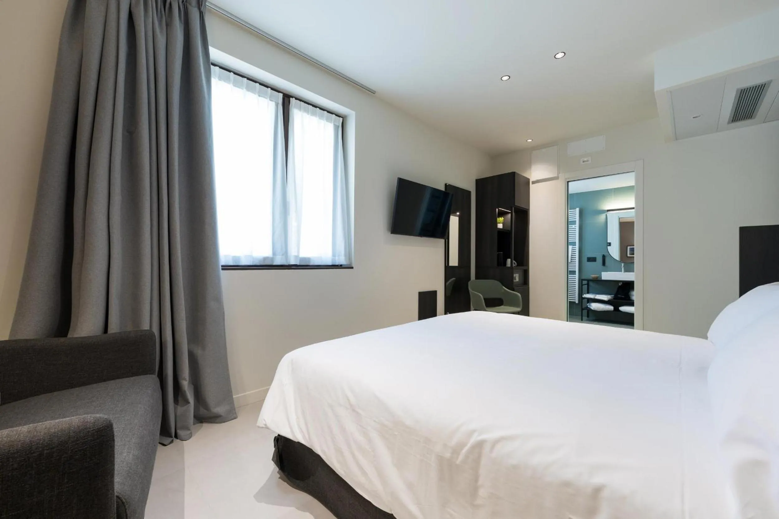 Bed in Hotel Stelvio Tirano