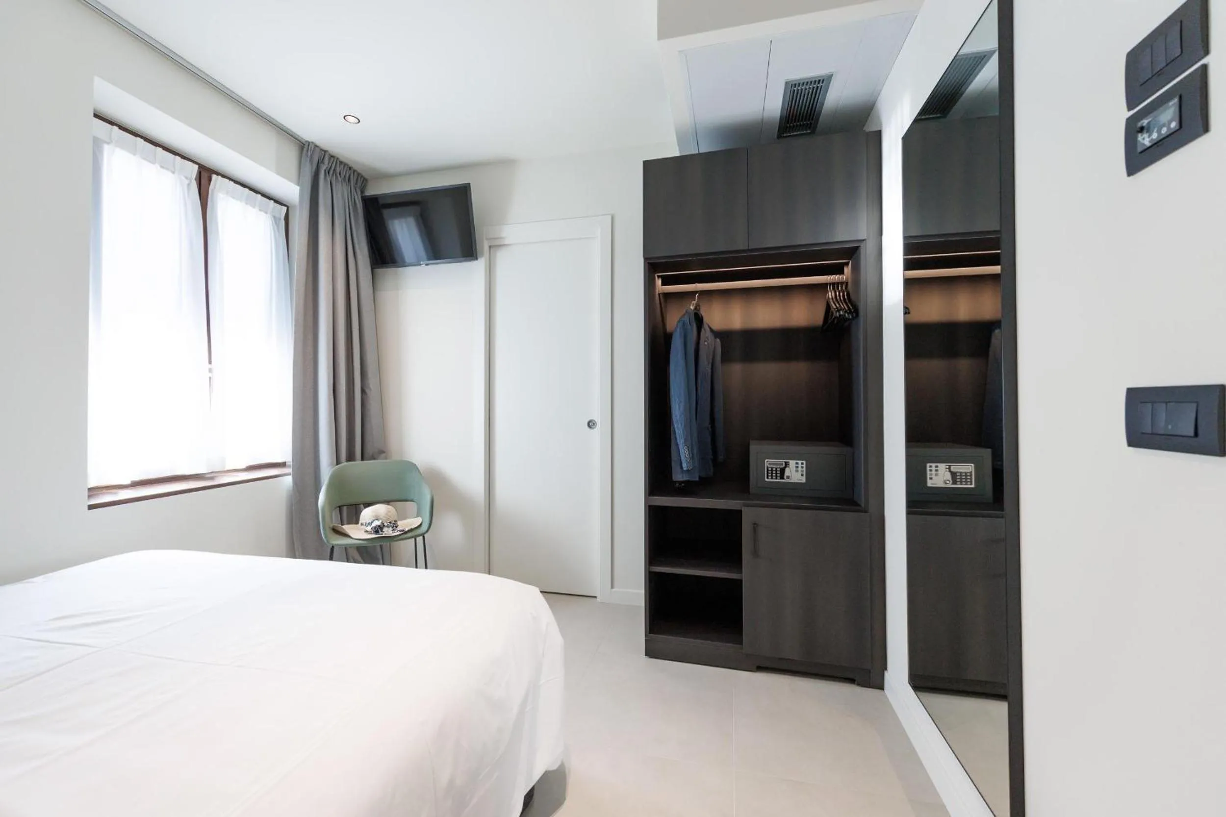 Bed in Hotel Stelvio Tirano