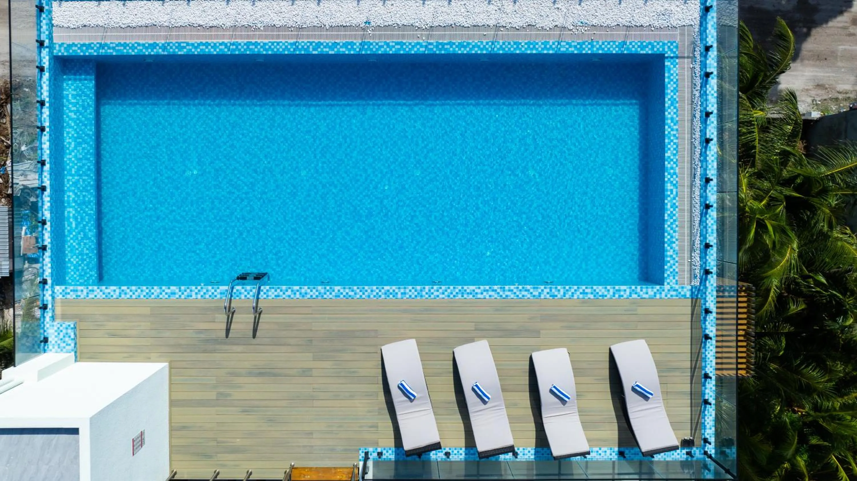 Swimming pool in Ocean Pearl Family Suite
