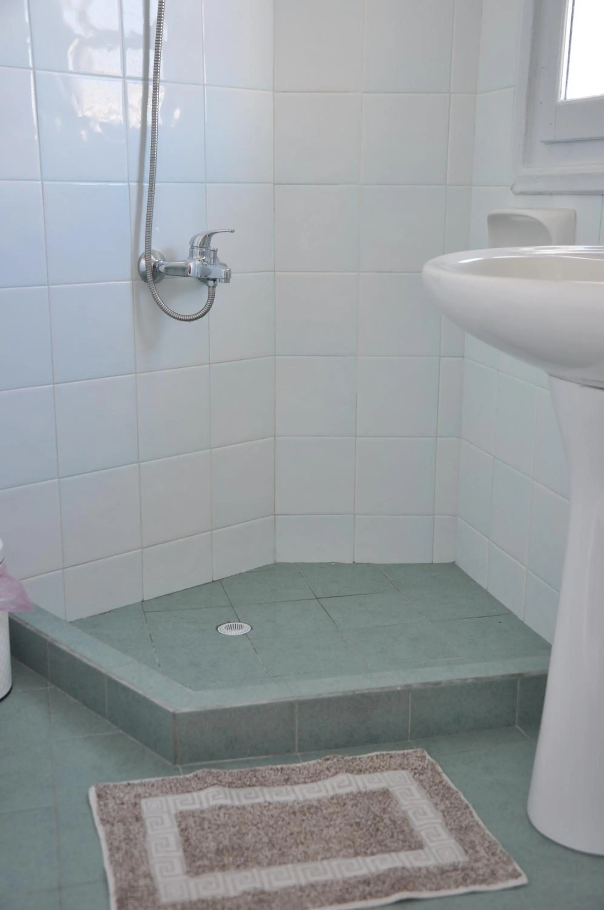 Shower in Helen Suites