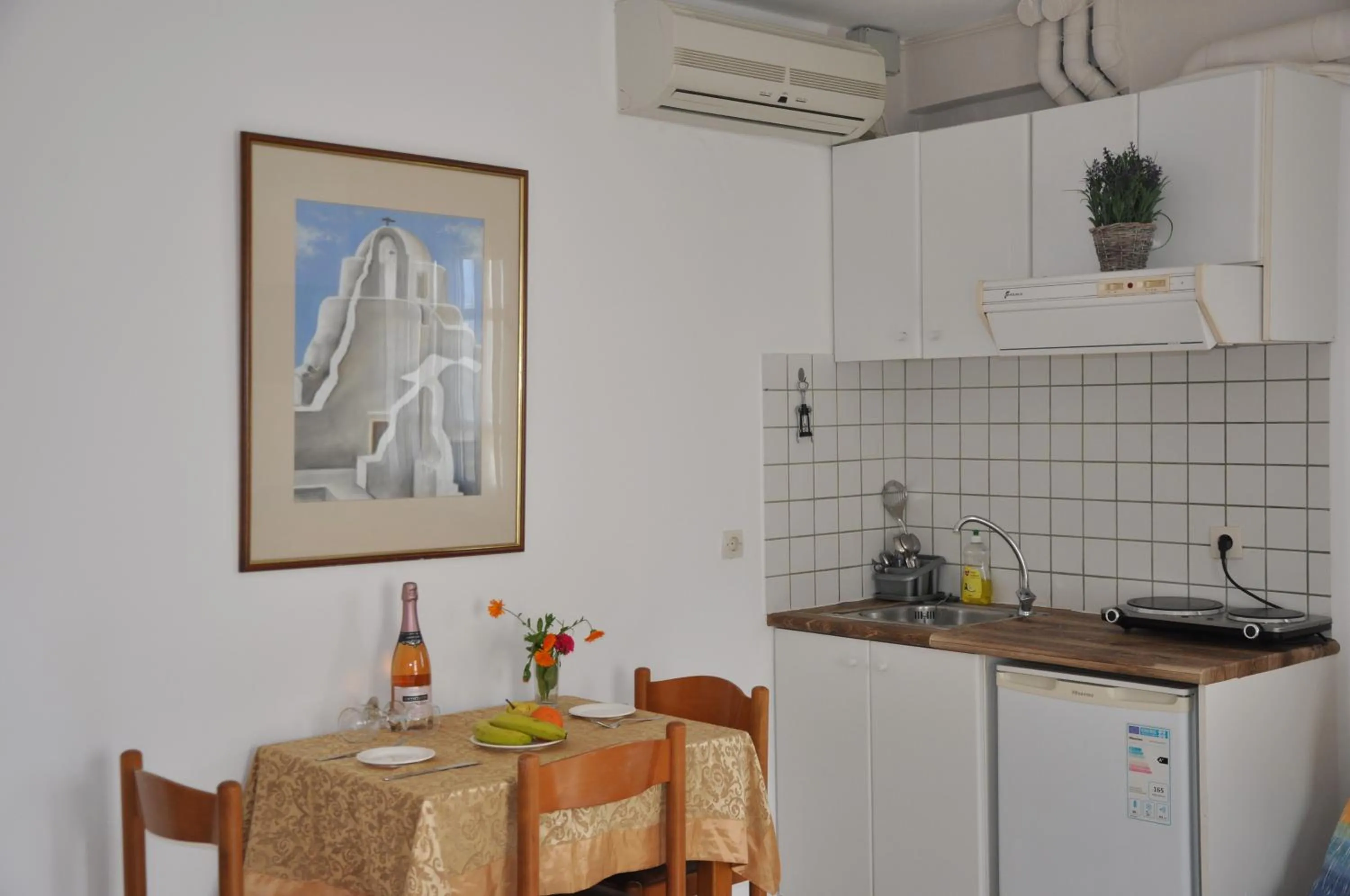 Kitchen or kitchenette in Helen Suites