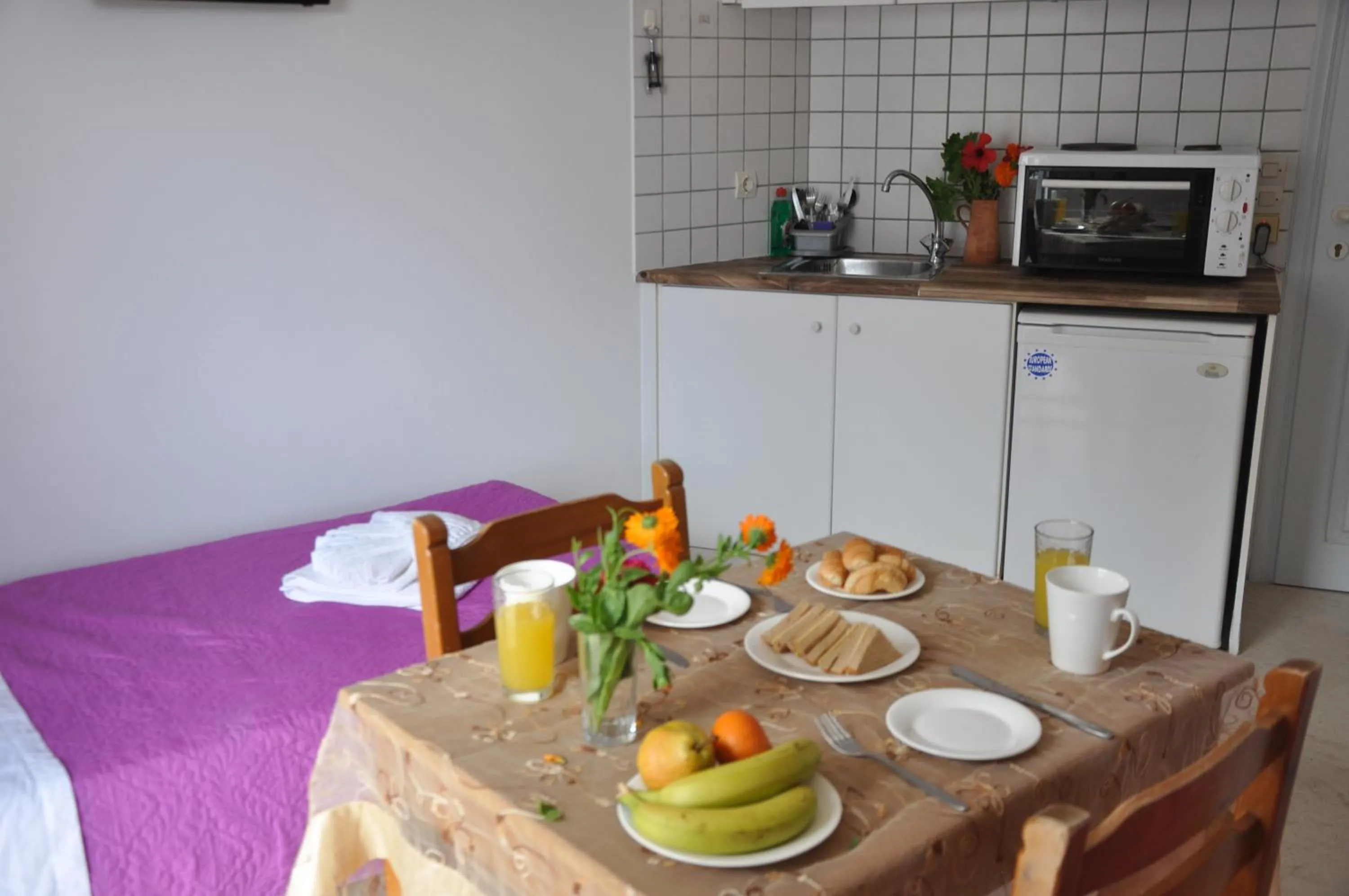 Kitchen or kitchenette in Helen Suites