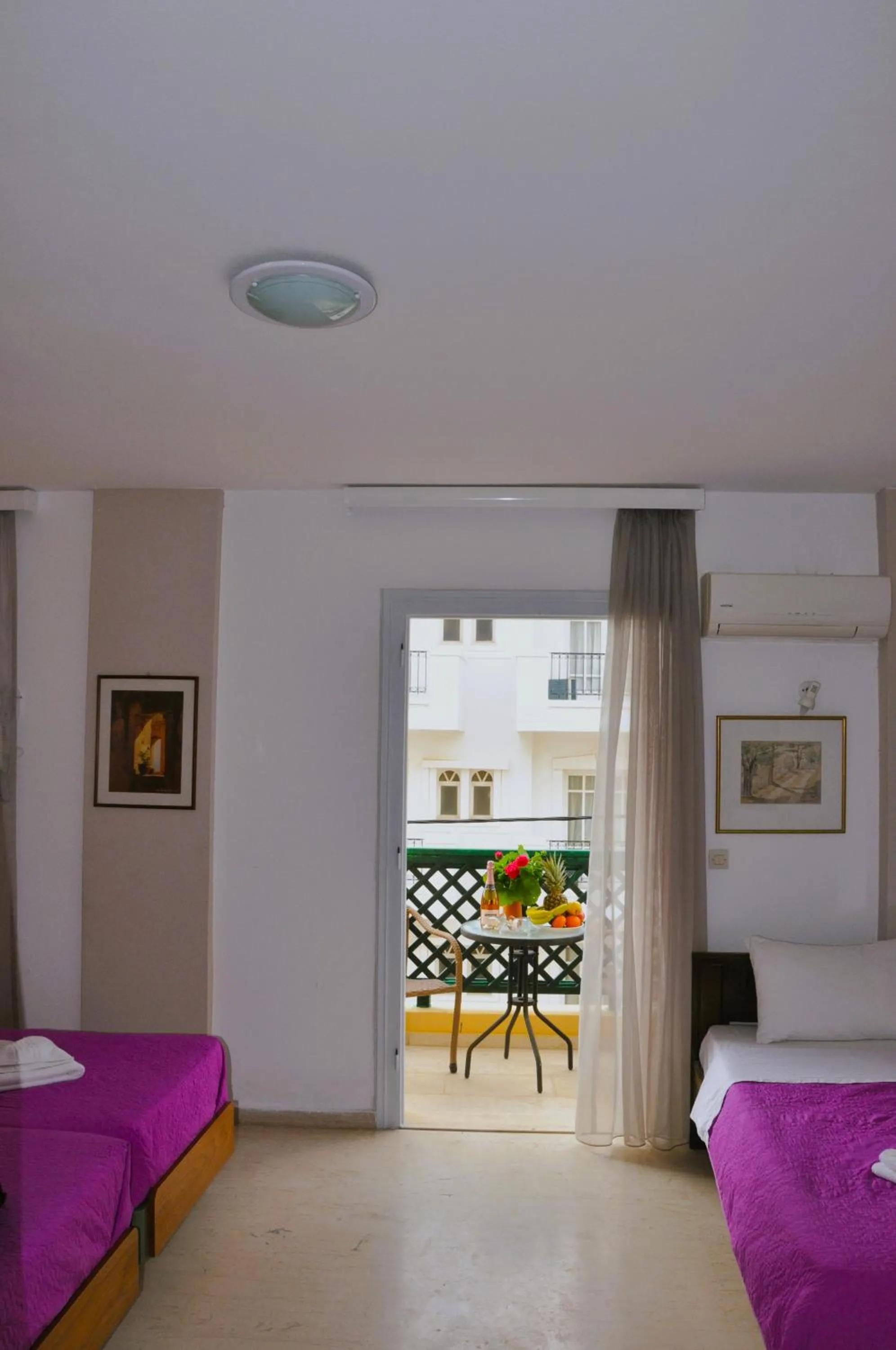 Photo of the whole room, Bed in Helen Suites
