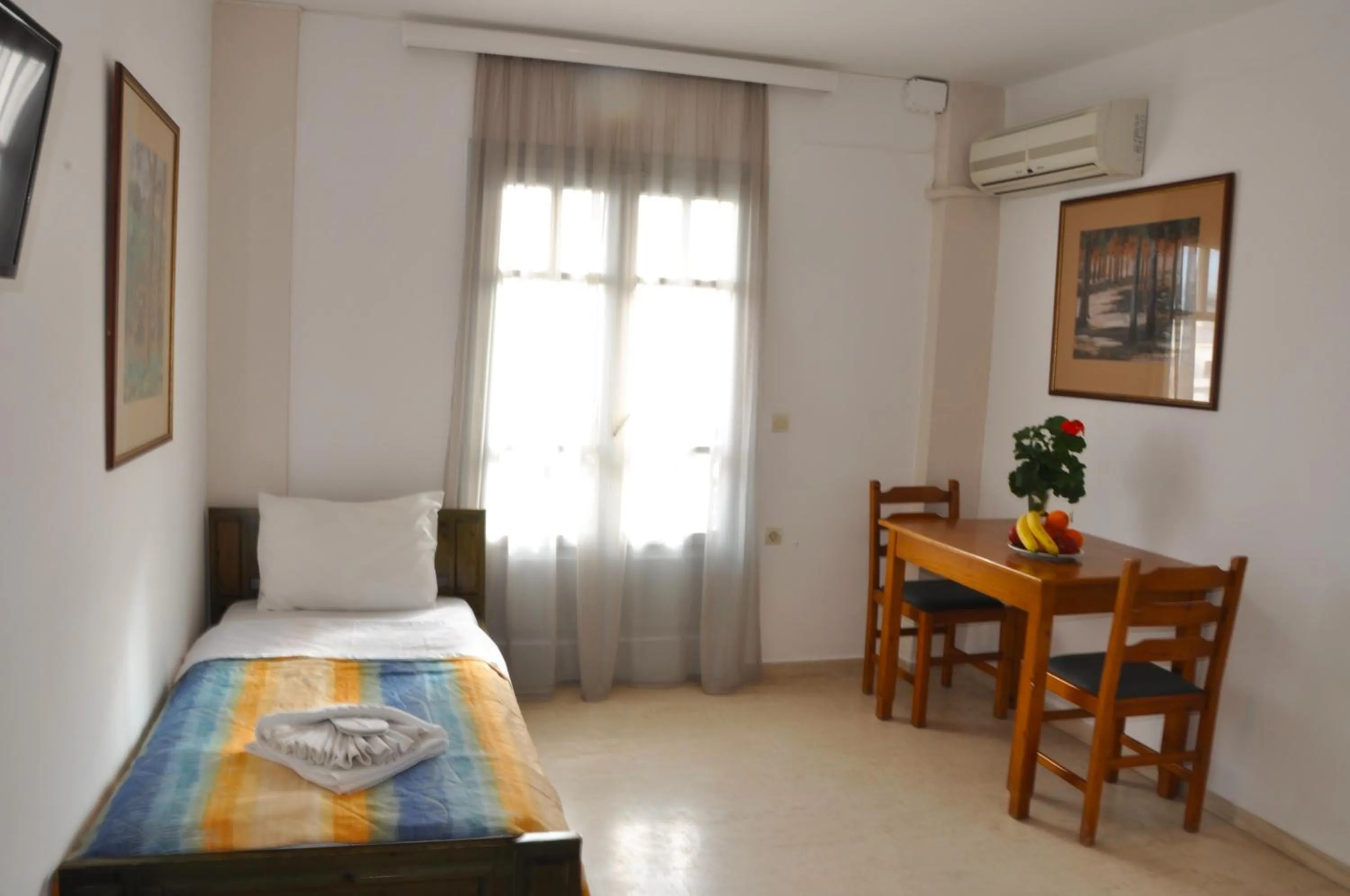 Photo of the whole room, Bed in Helen Suites