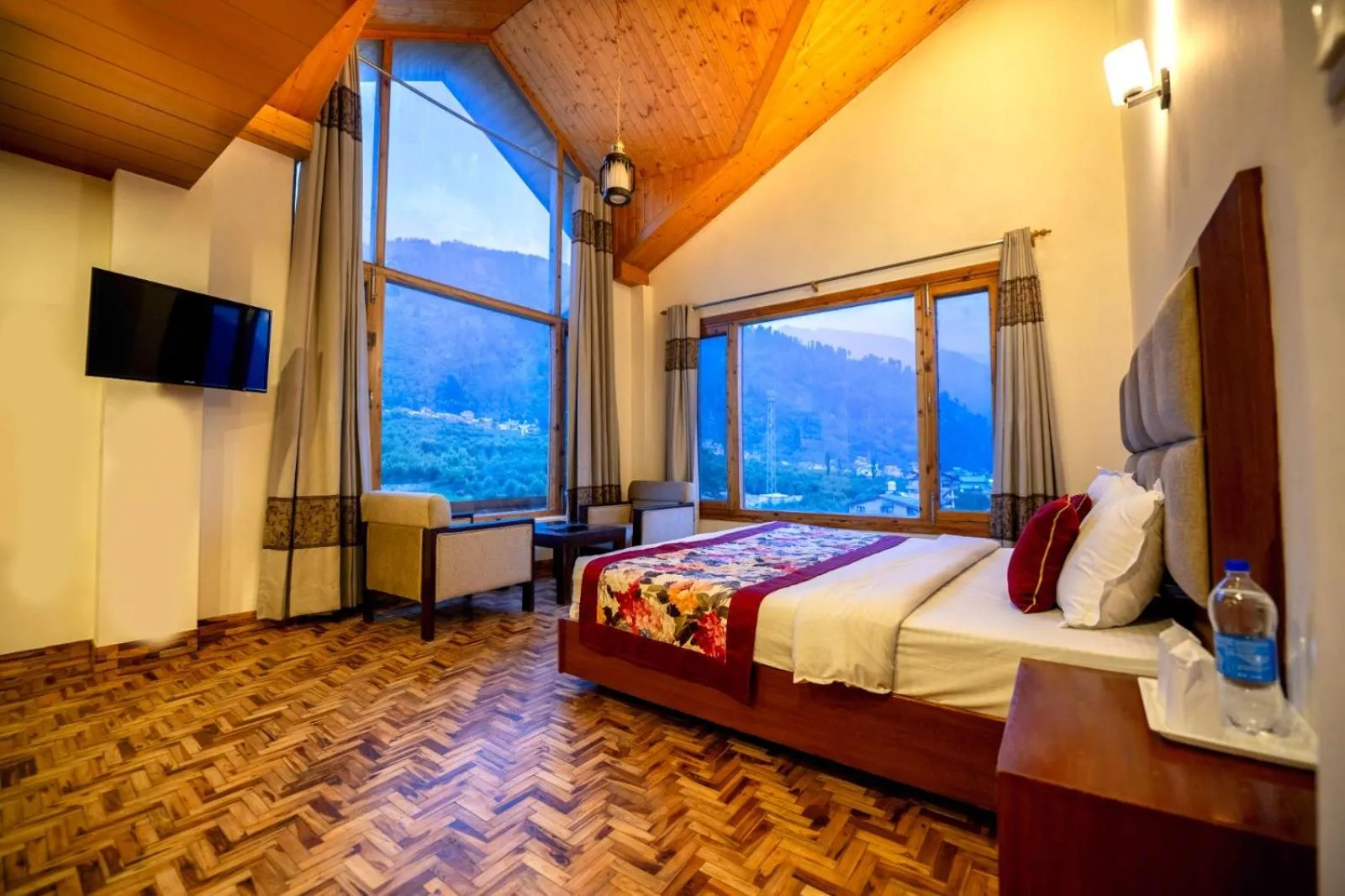 Natural landscape, Bed in Azure Chandertal Regency Hotel And Spa