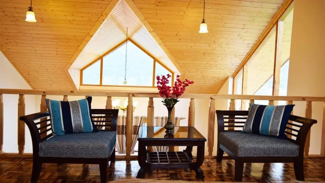 Seating area in Azure Chandertal Regency Hotel And Spa