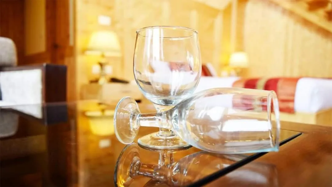 Food and drinks in Azure Chandertal Regency Hotel And Spa