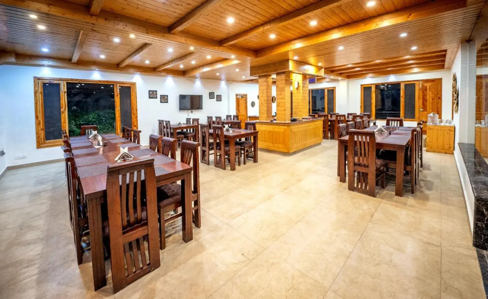 Restaurant/places to eat in Azure Chandertal Regency Hotel And Spa Restaurant/places to eat in Azure Chandertal Regency Hotel And Spa