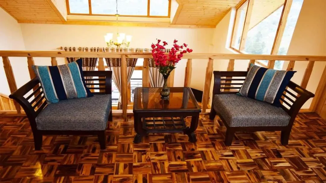 Seating area in Azure Chandertal Regency Hotel And Spa