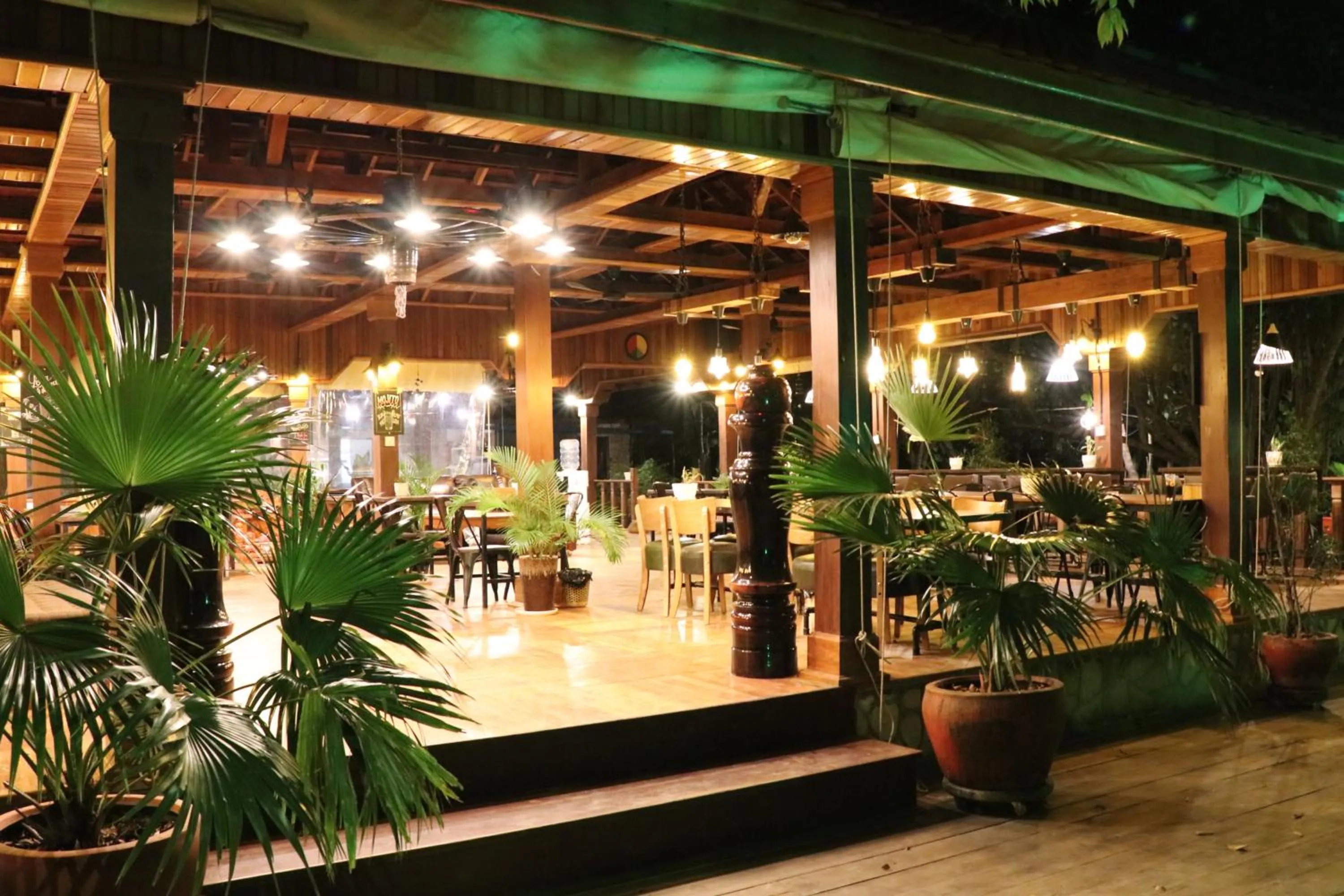 Restaurant/places to eat in Tree House Bungalows