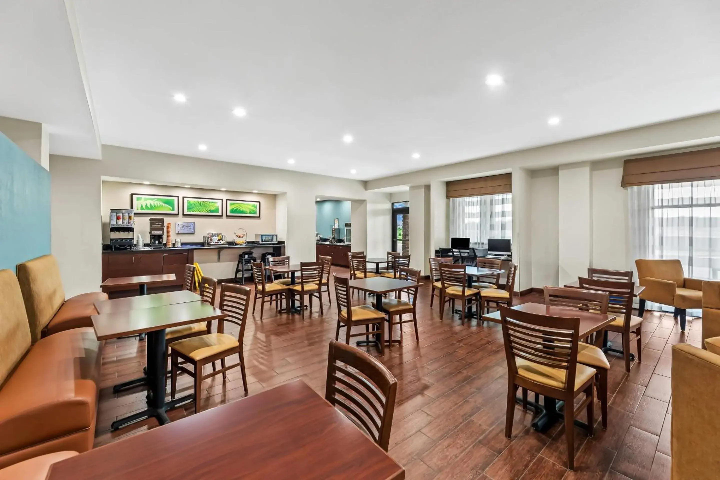 Breakfast in MainStay Suites Lufkin Breakfast in MainStay Suites Lufkin