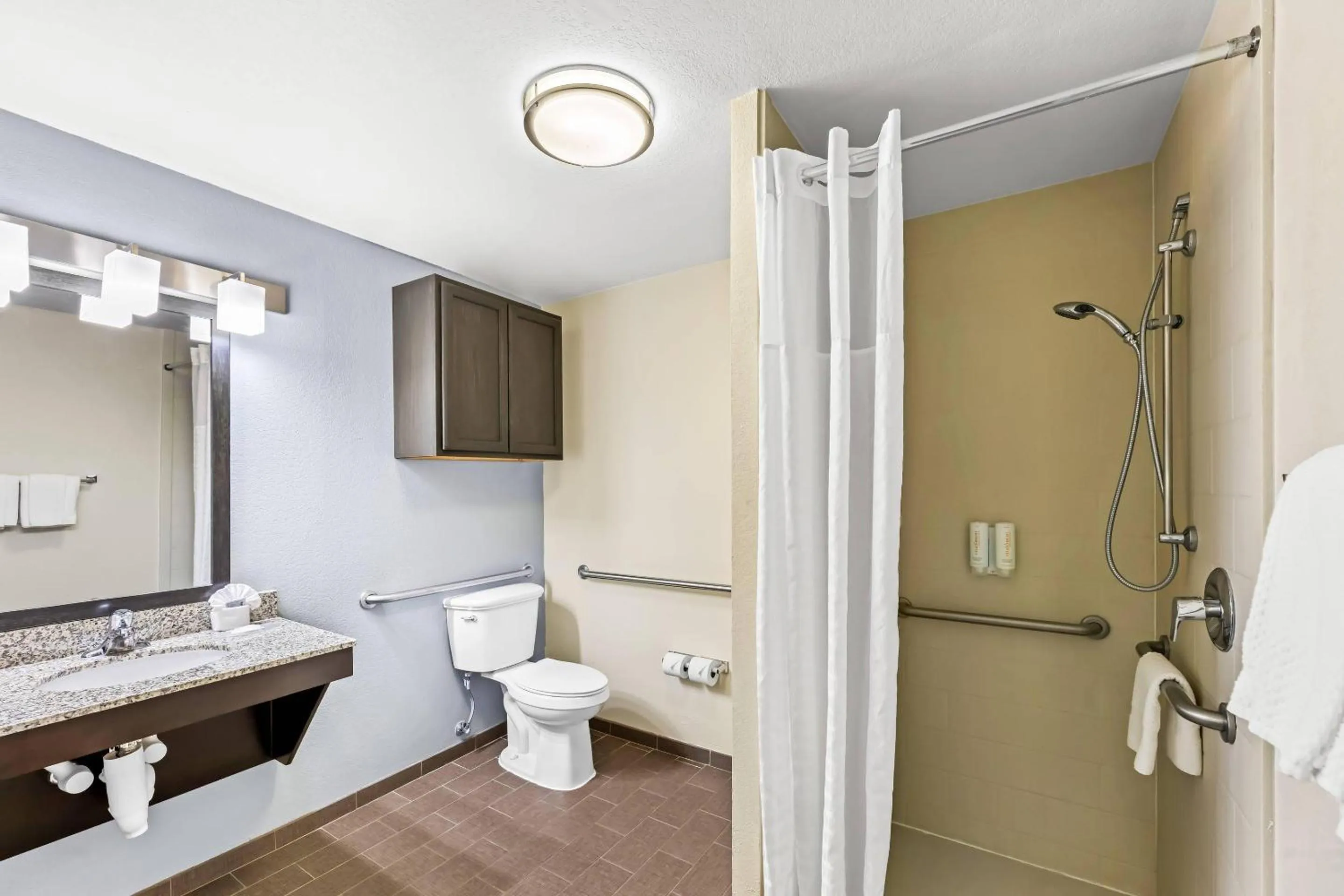 Bedroom in MainStay Suites Lufkin