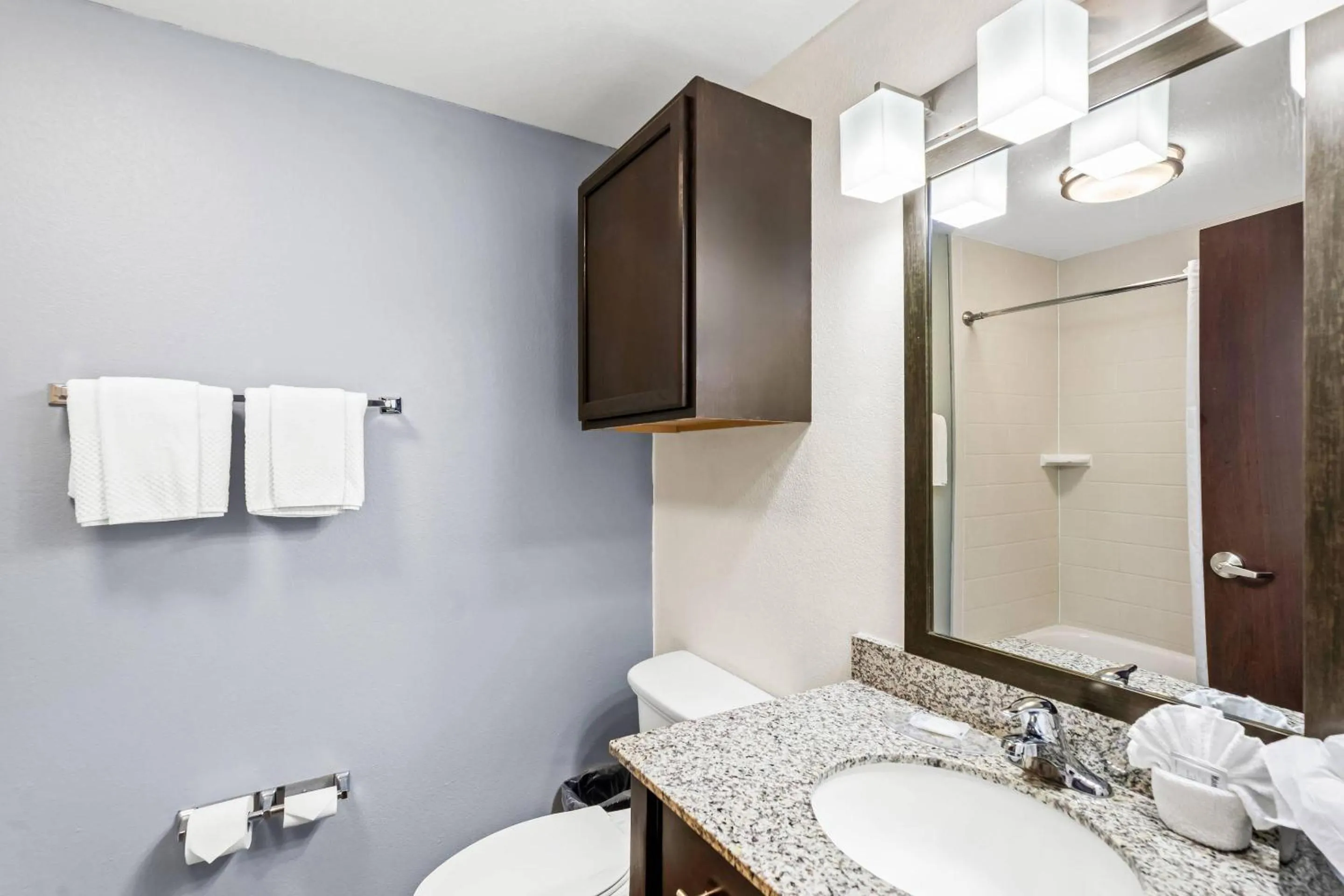 Bedroom in MainStay Suites Lufkin